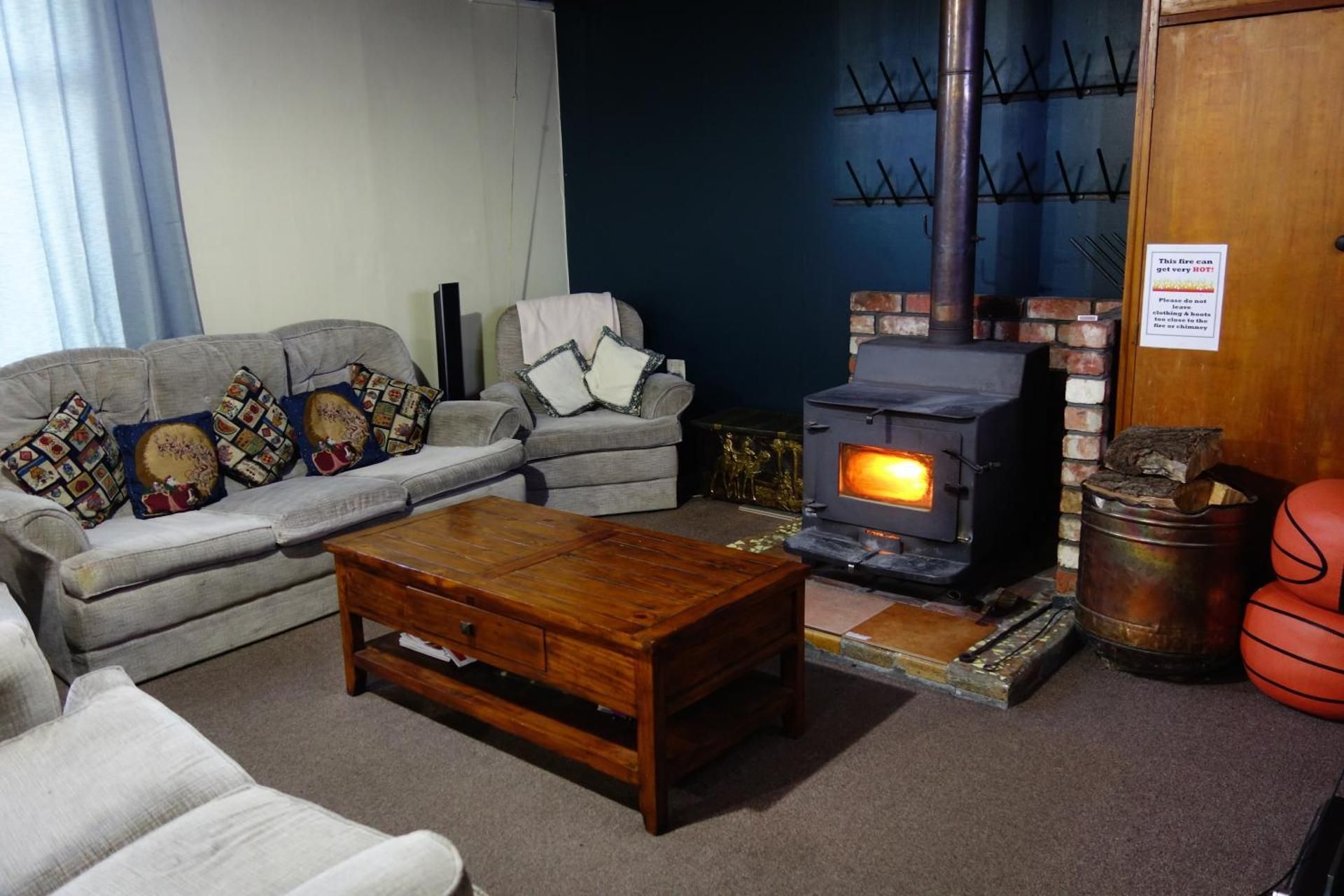 shared lounge/tv area