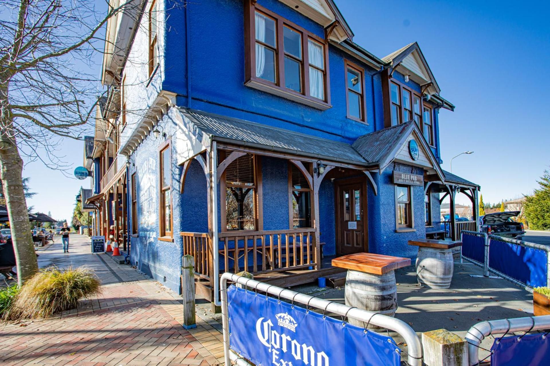 Blue Pub Hotel