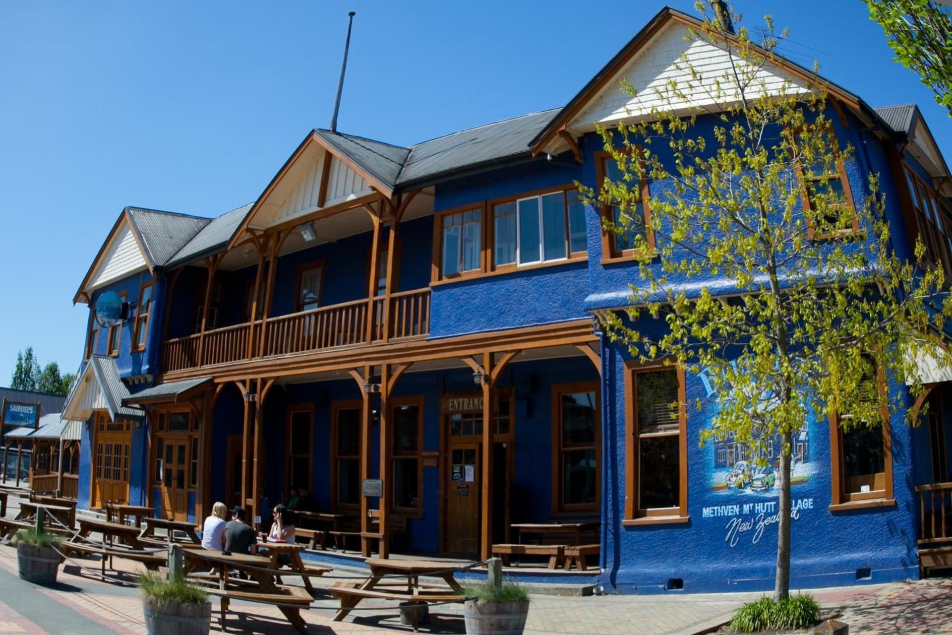 Blue Pub Hotel