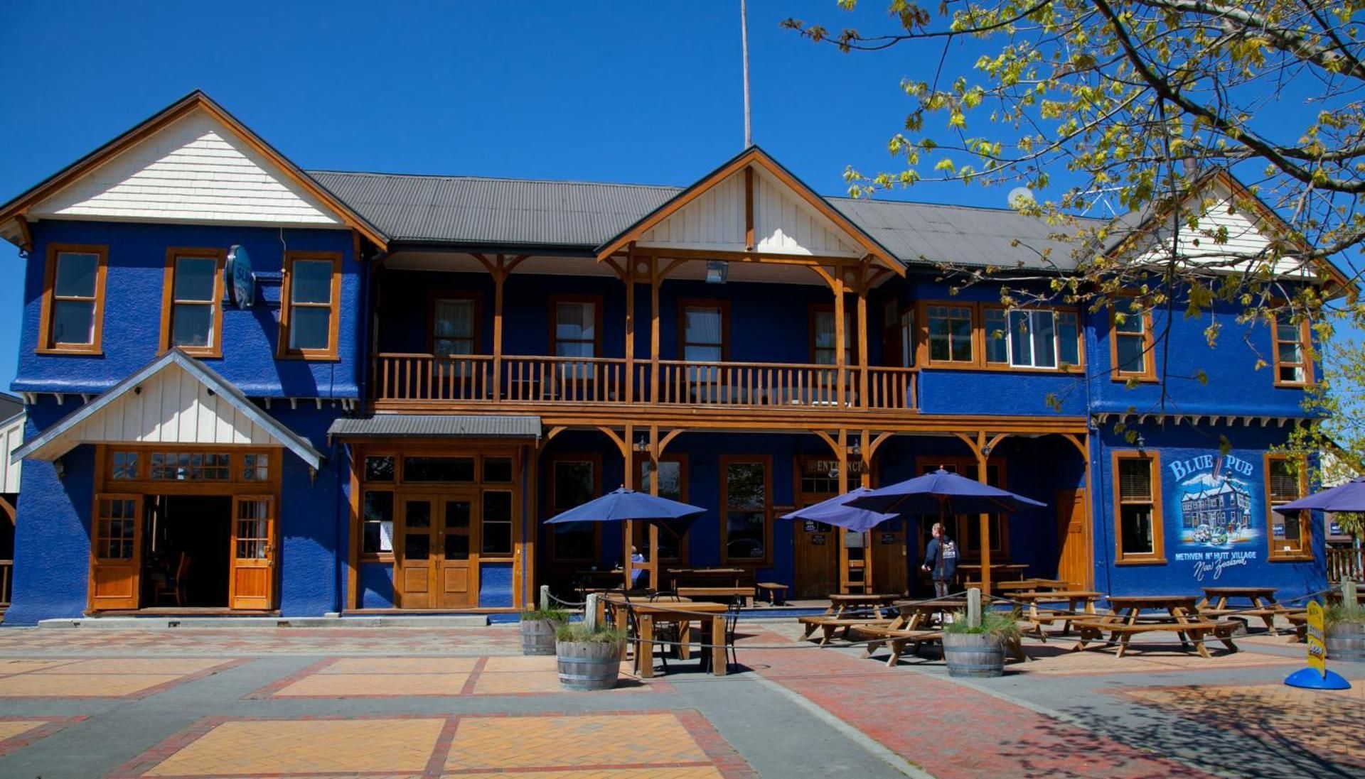 Blue Pub Hotel