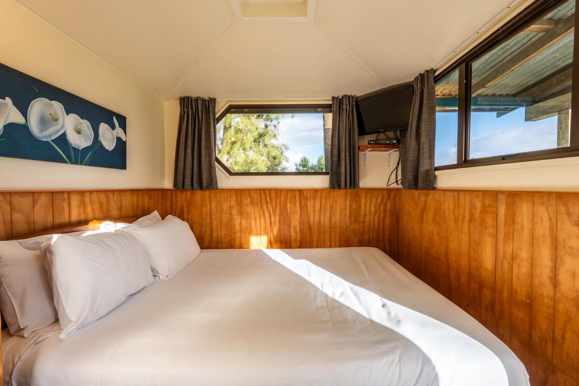 Cottage with Shared Bathroom