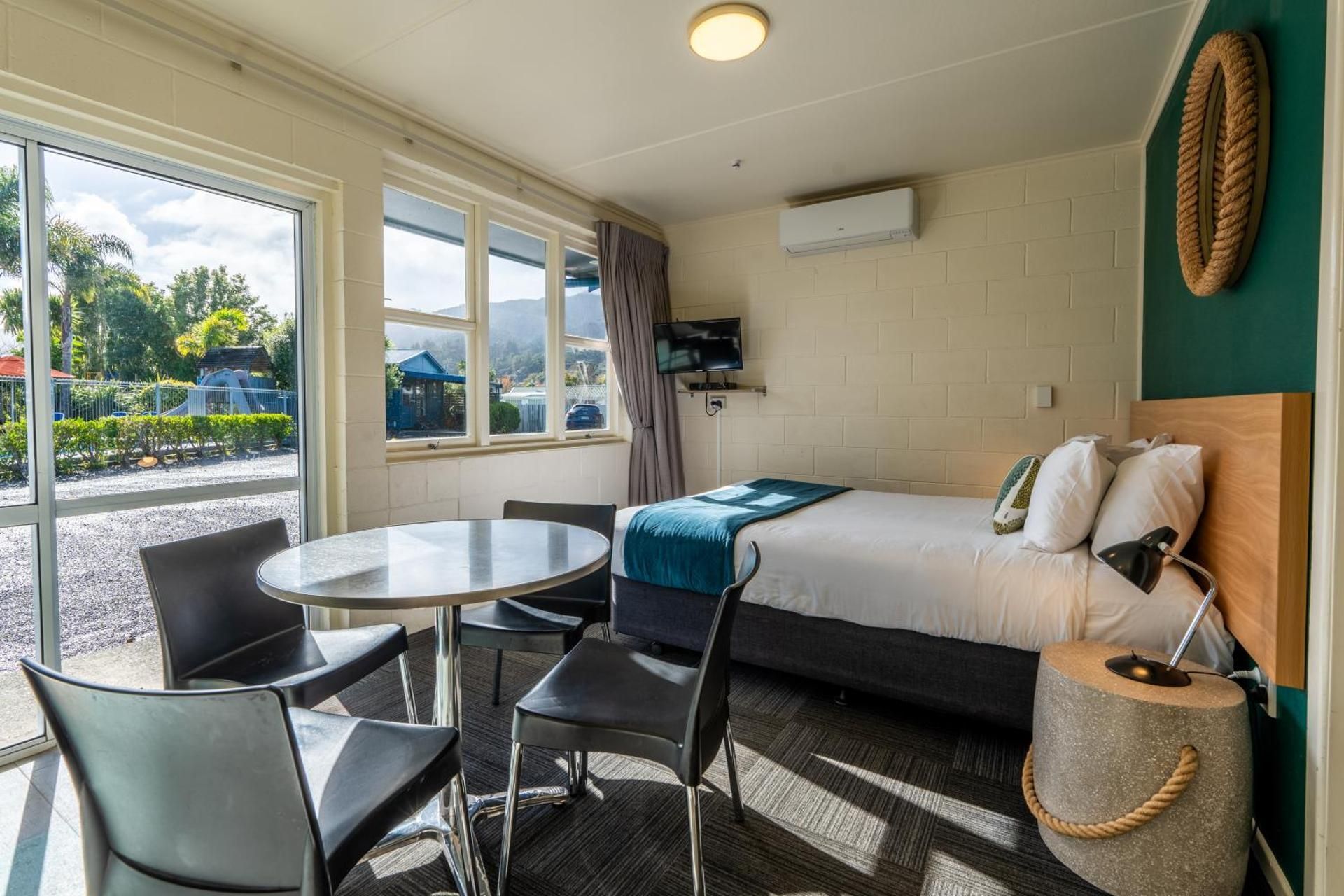 One-Bedroom Apartment (5 Adults)