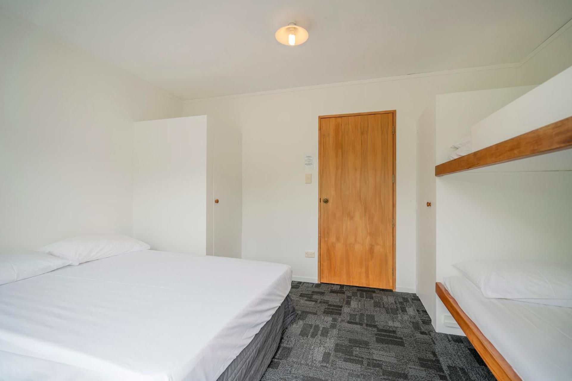Budget Double Room - Blanket not included