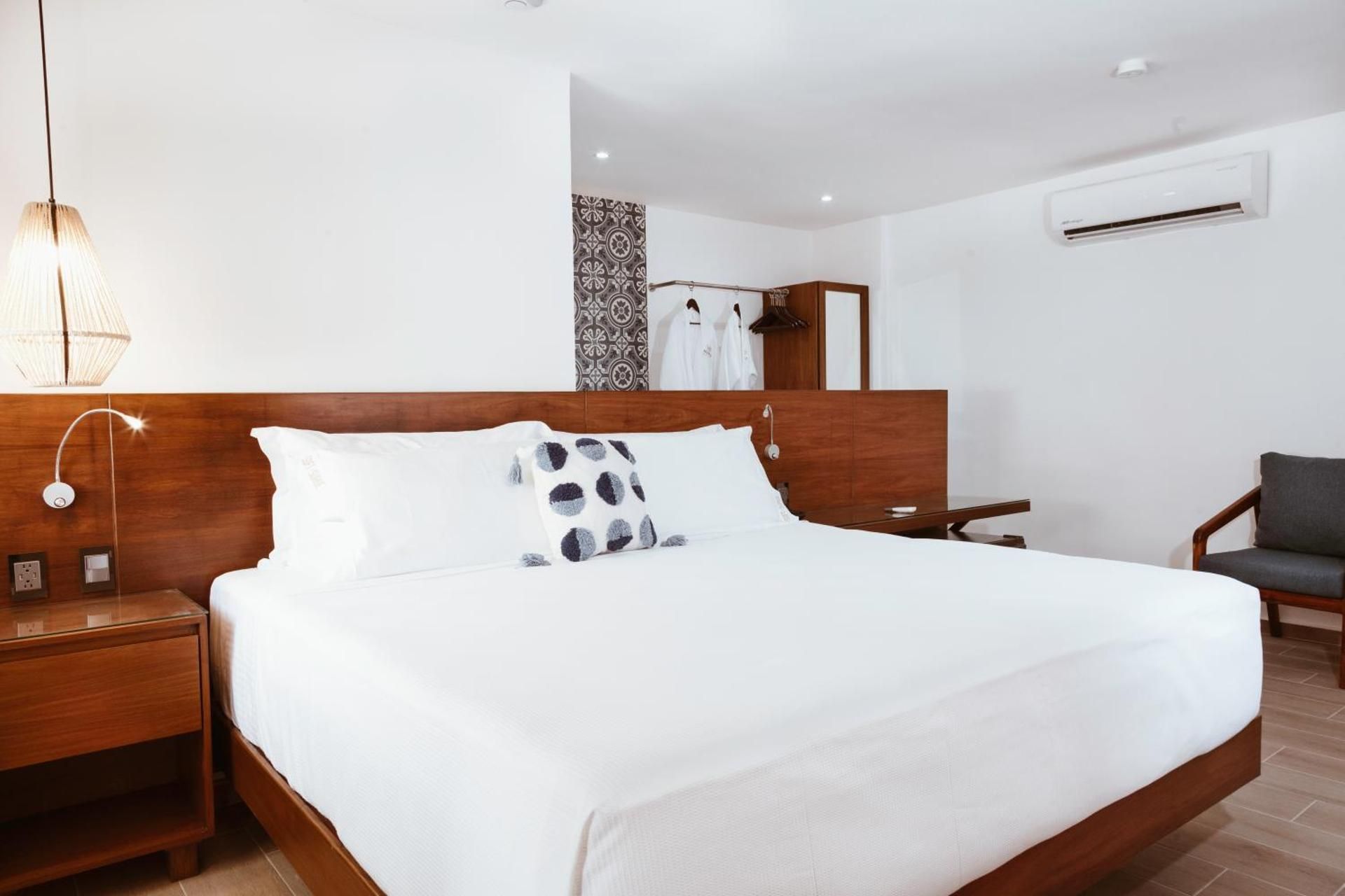 Nuxka Hotel Standard King Room