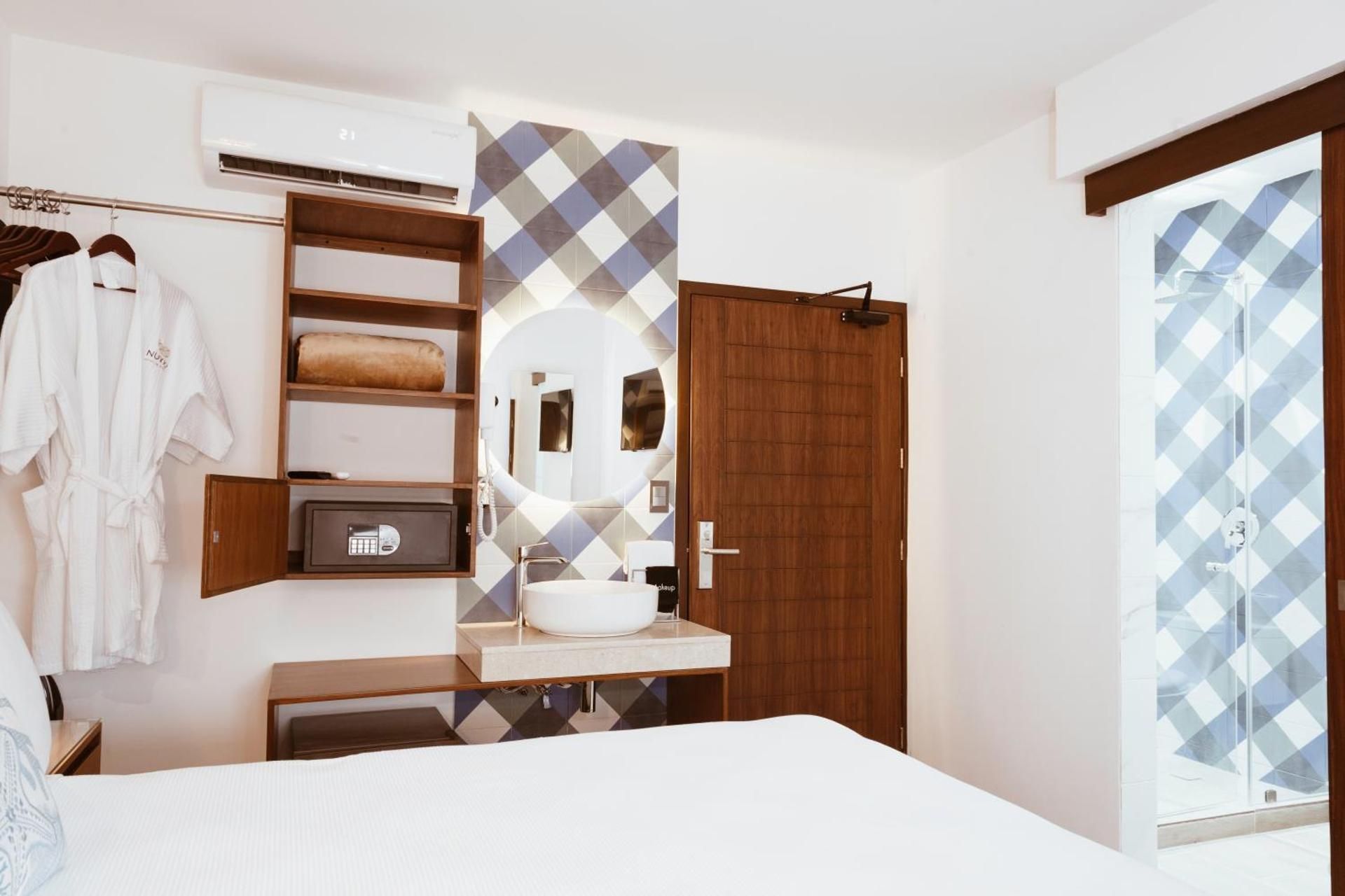 Nuxka Hotel Standard Queen Room