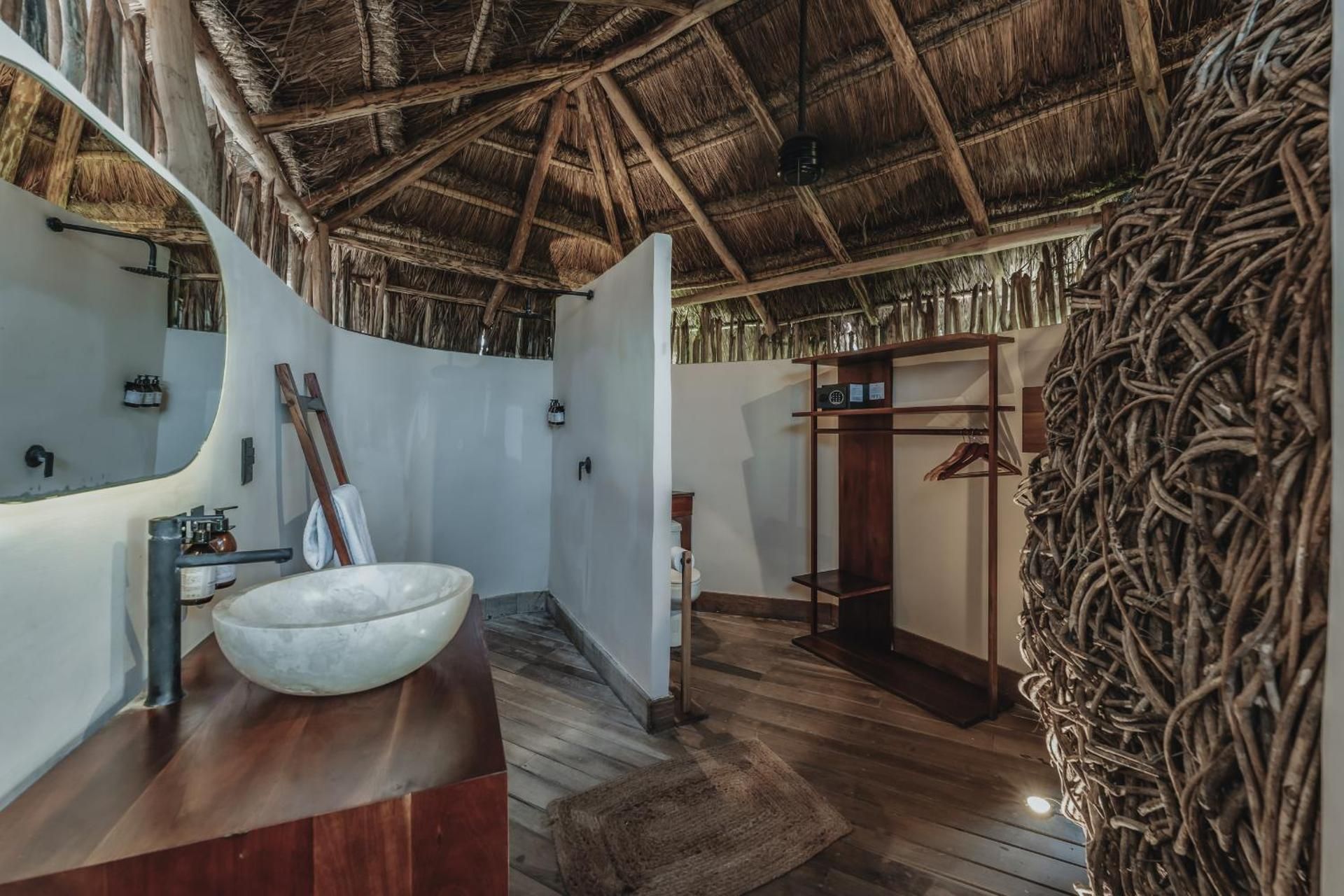 Casa Ku Queen Room with Garden View 3