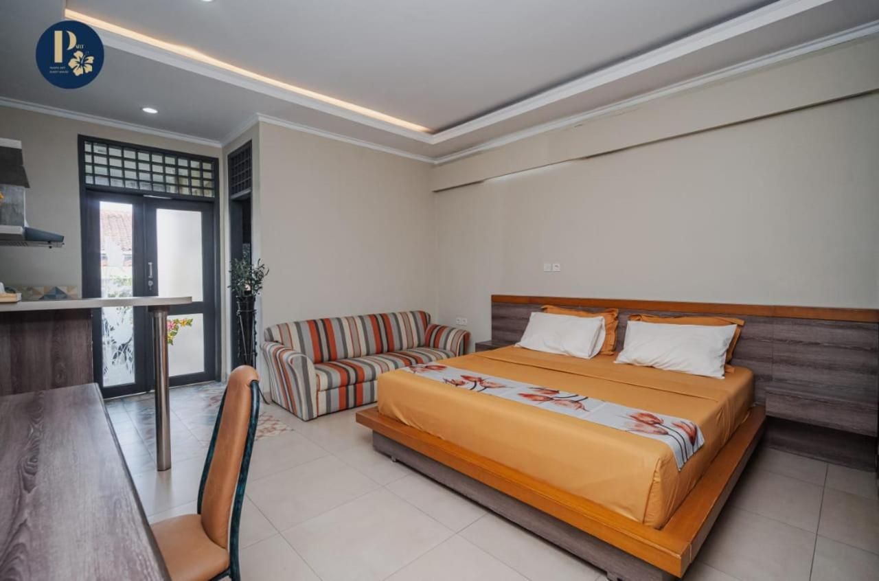 Studio with Balcony