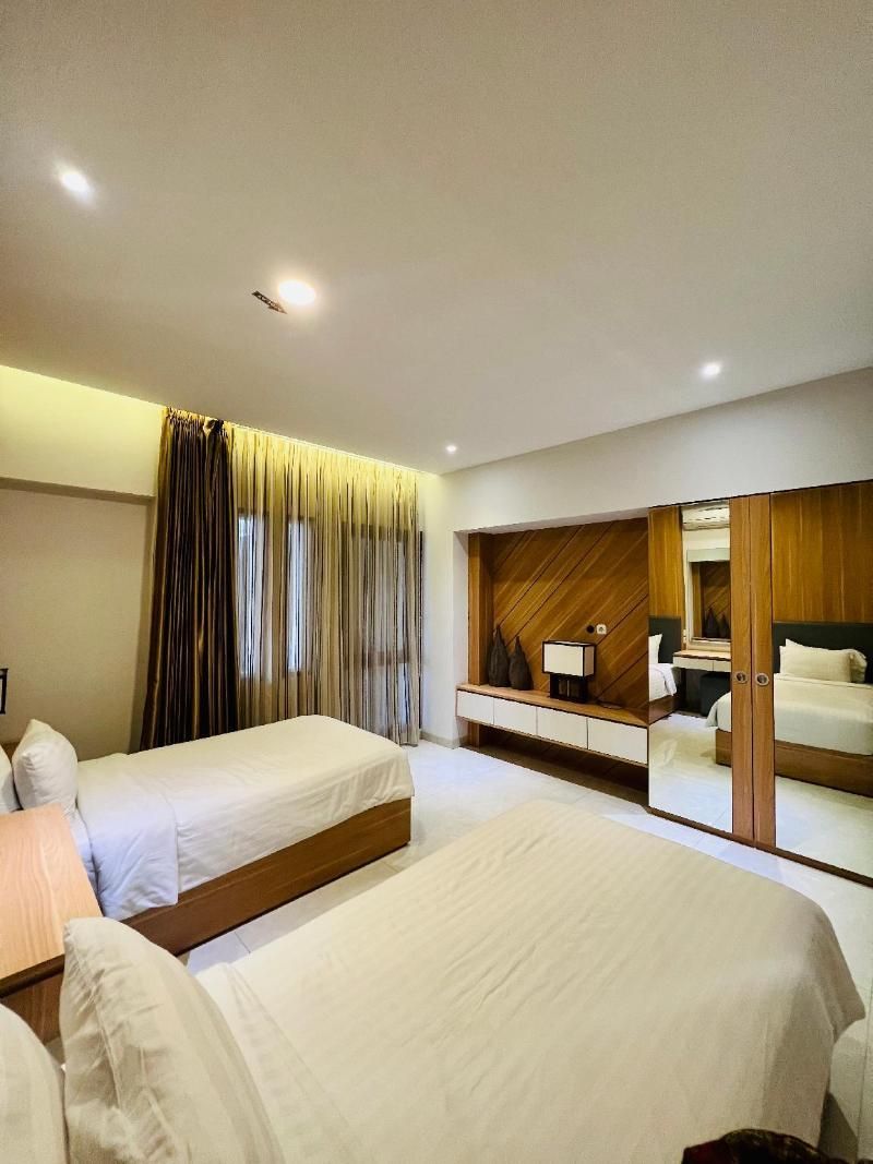 Budget Double or Twin Room with Shared Living Room