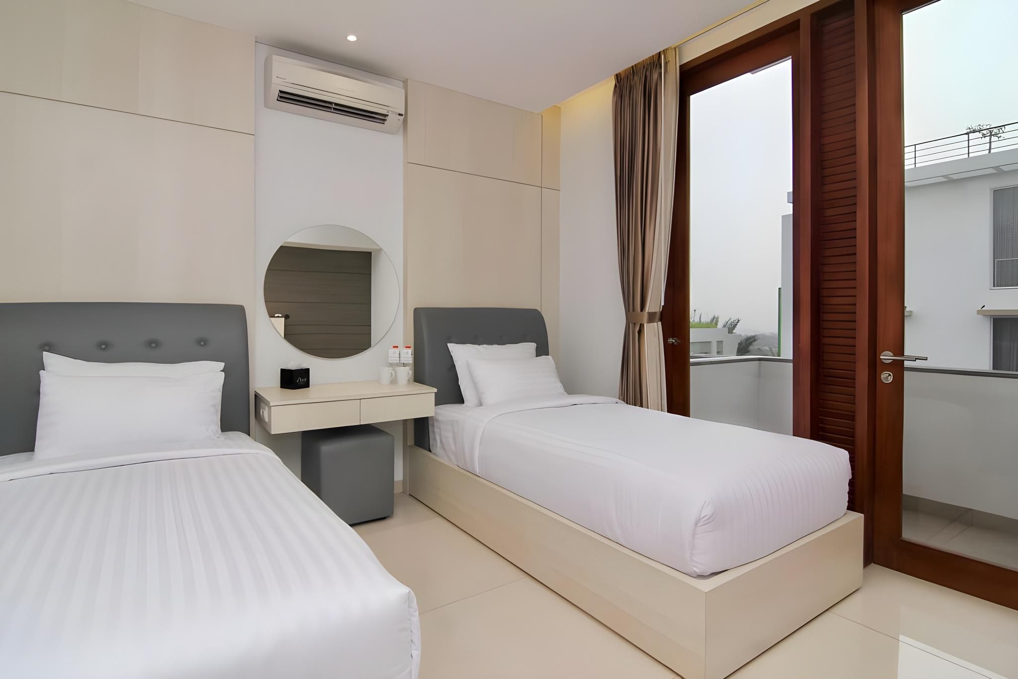 Budget Double or Twin Room with Shared Living Room