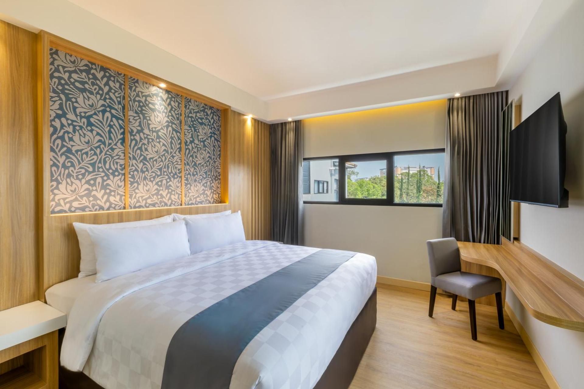Junior Double Suite with Spa Bath - Smoking