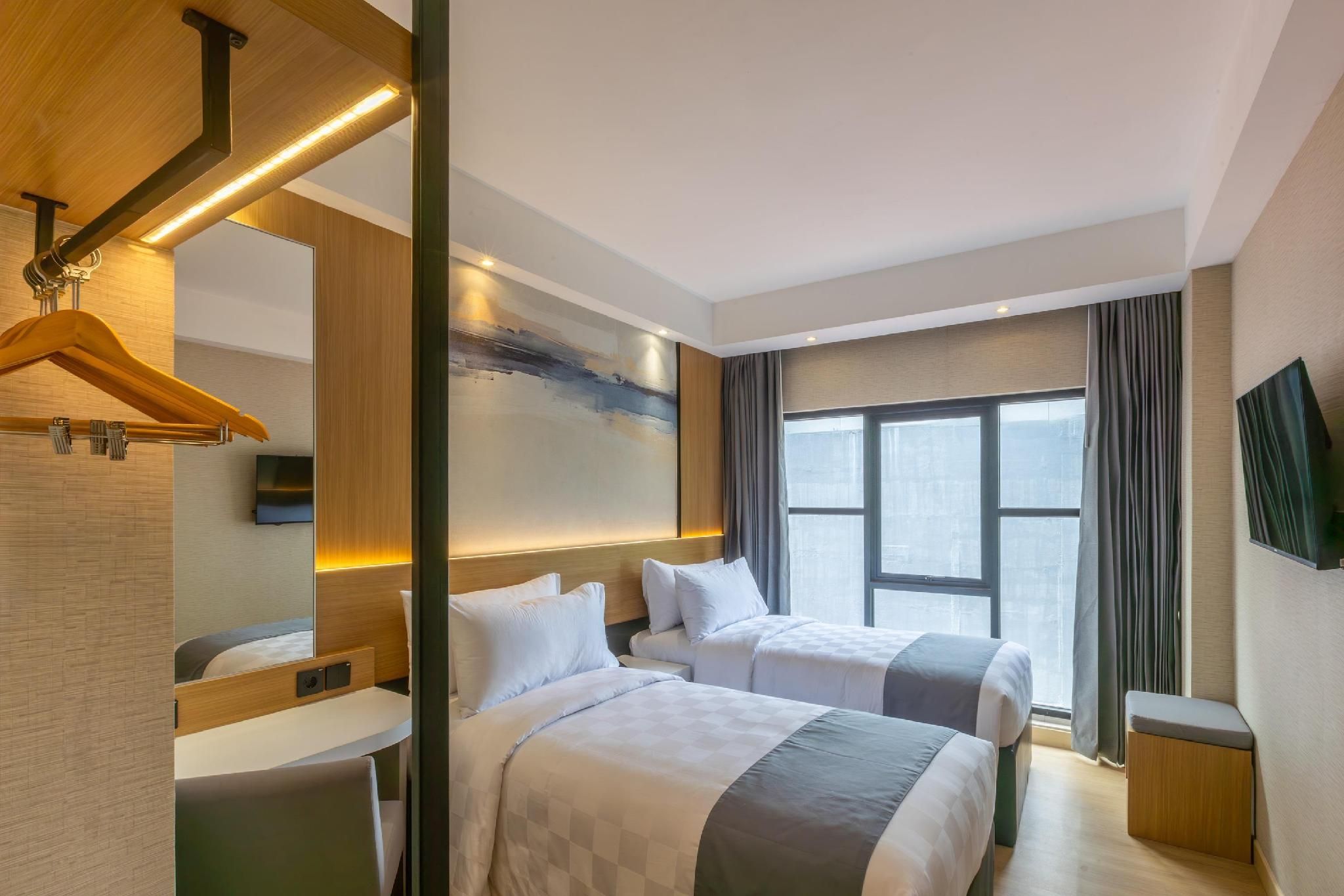 2 Single Beds, Non-Smoking, Deluxe Room, Flat Screen TV, Full Breakfast Included