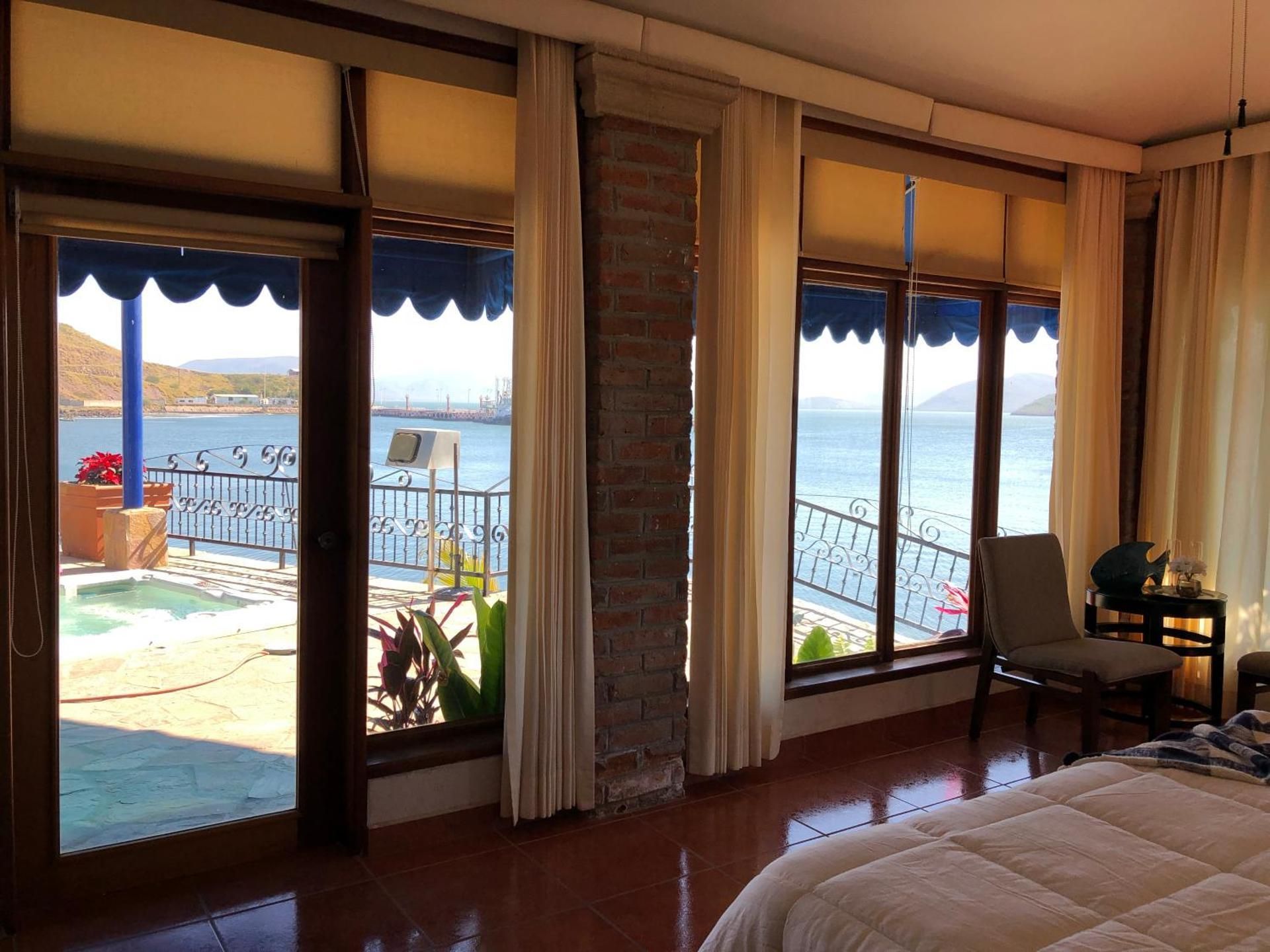 Deluxe Double Room with Side Sea View