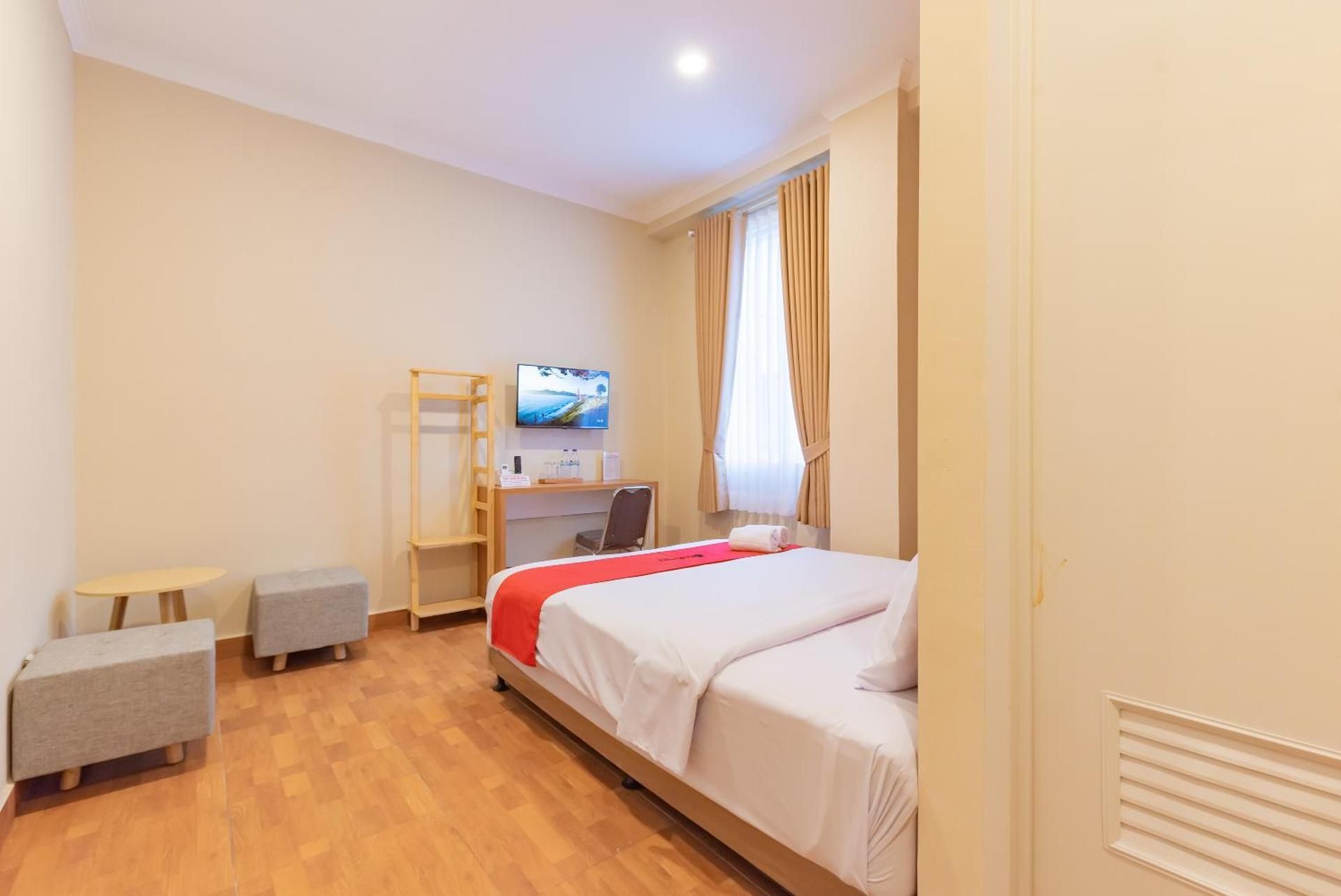 RedDoorz Room