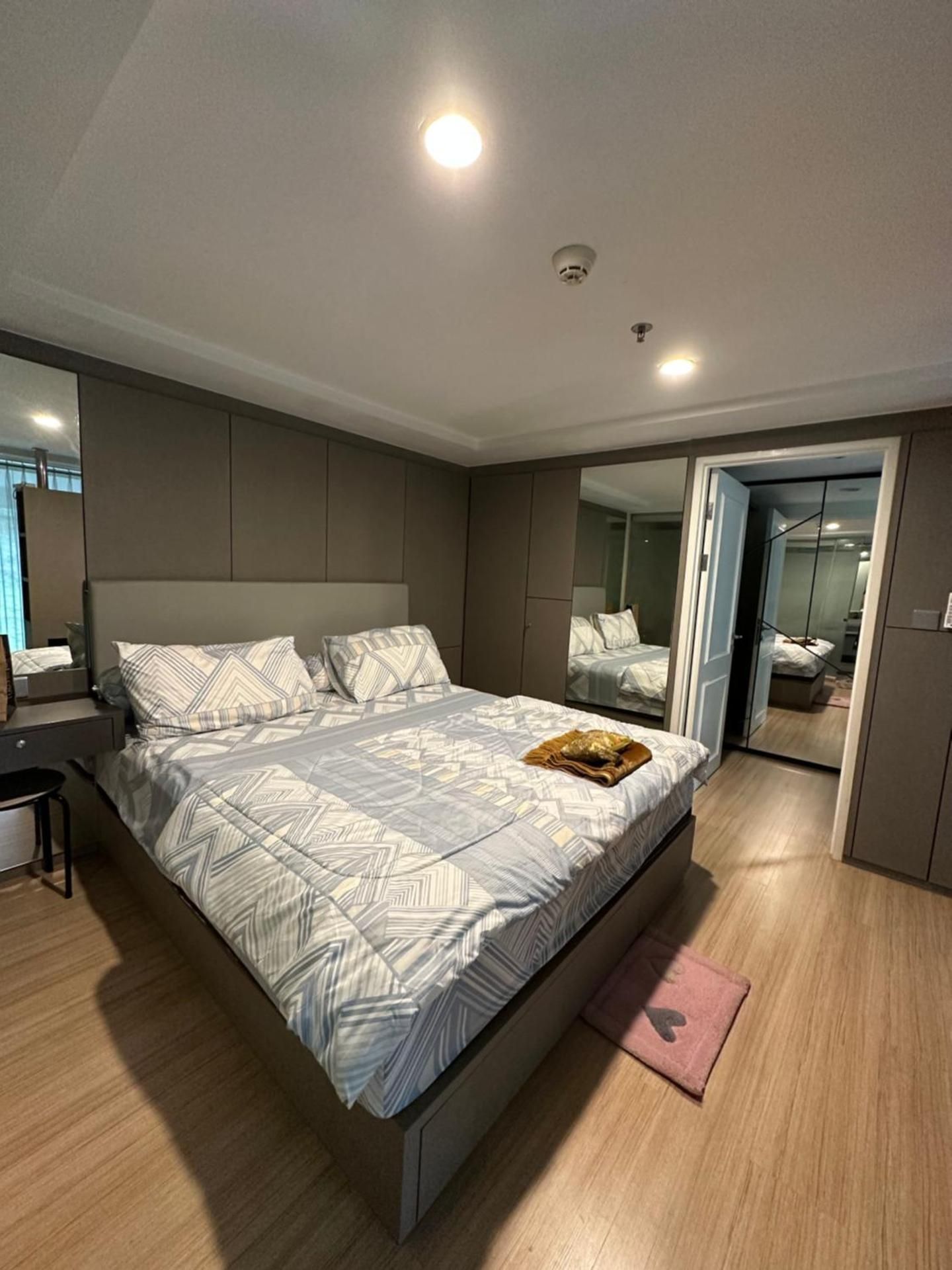 Apartment Art Deco Residence (AA Apartment) Two-Bedroom Apartment