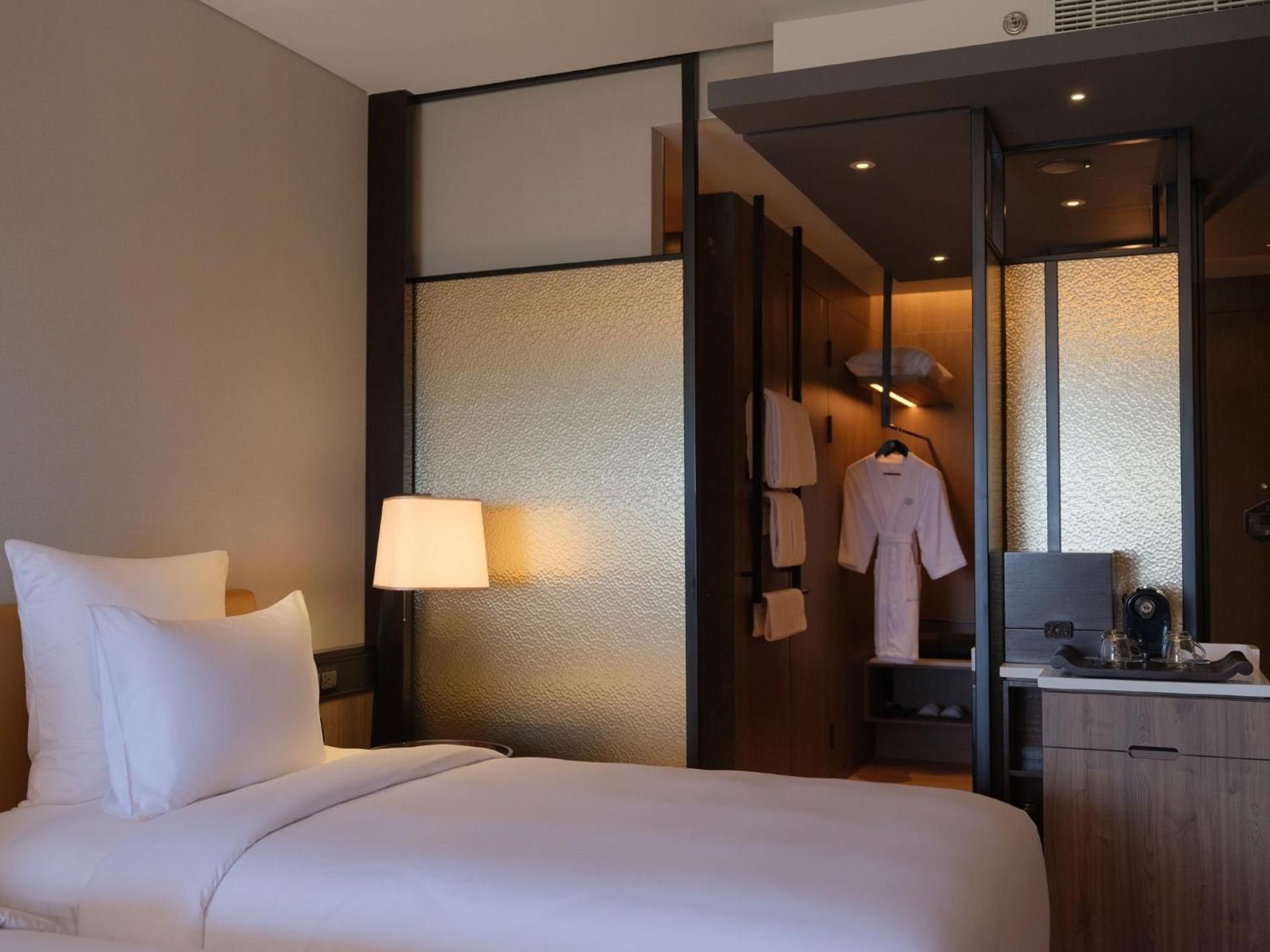 Executive room with 2 single beds