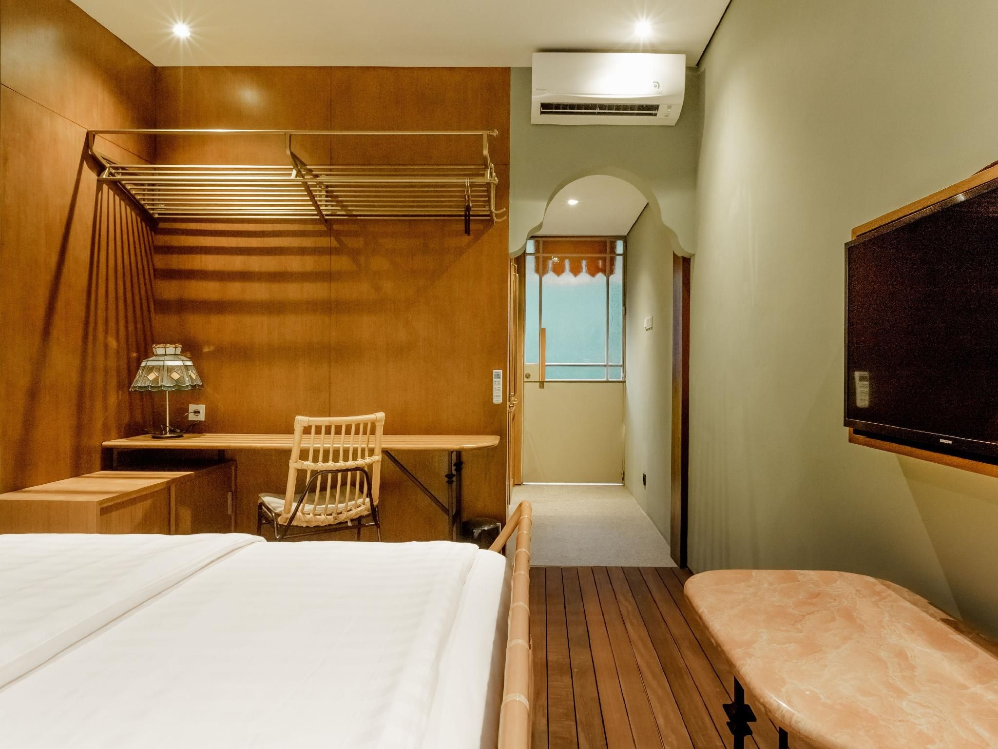 Medium Room