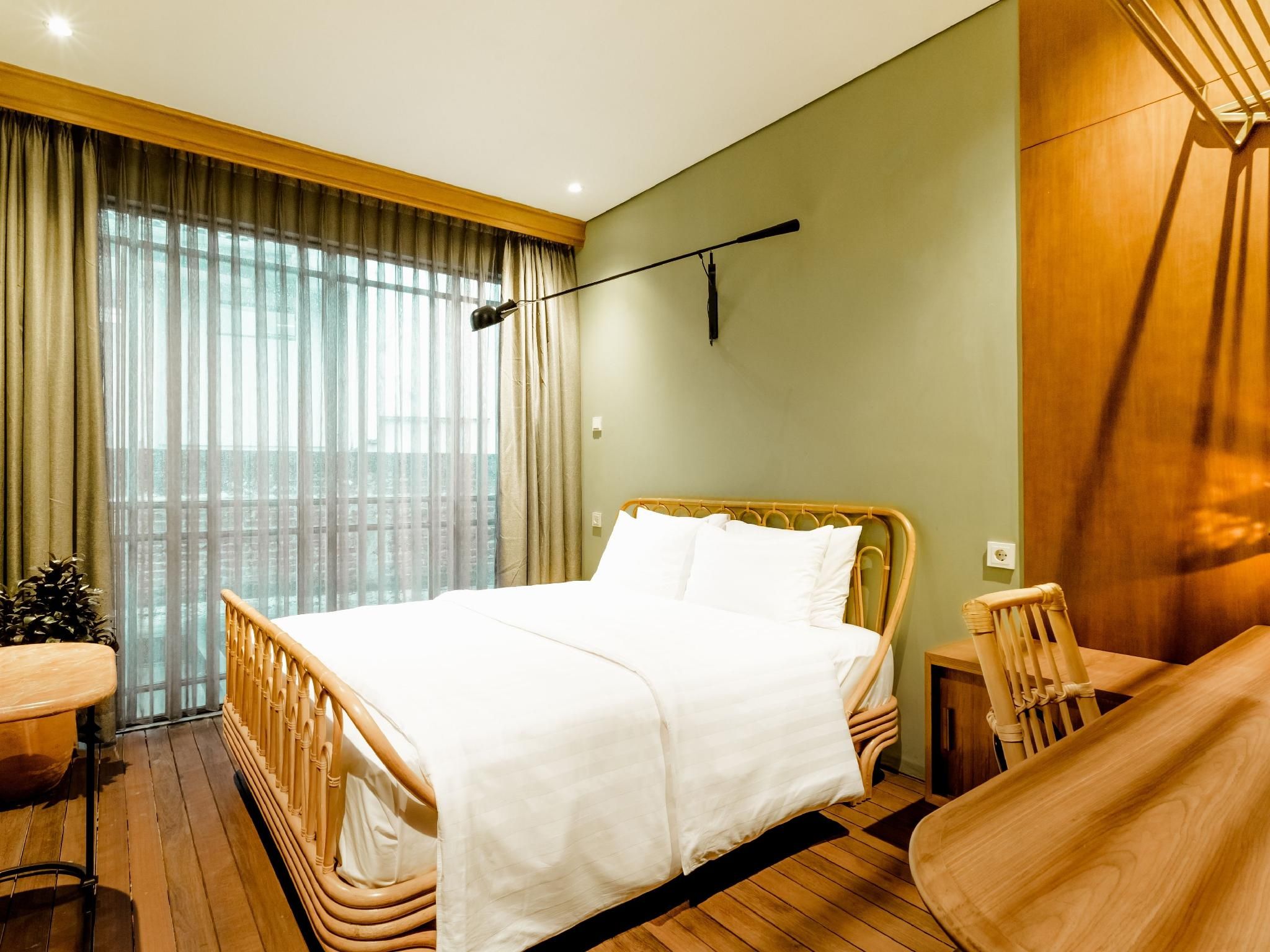 Medium Room