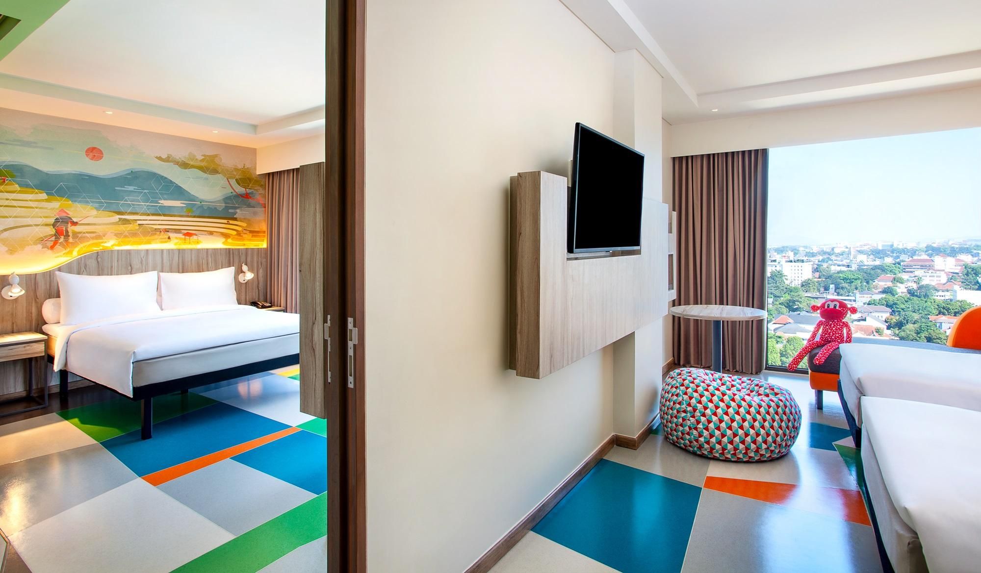 Family Room with 1 Queen Bed and 2 Single Beds