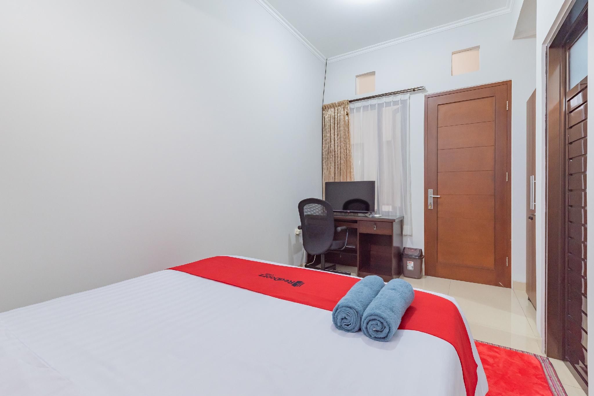 RedDoorz Room