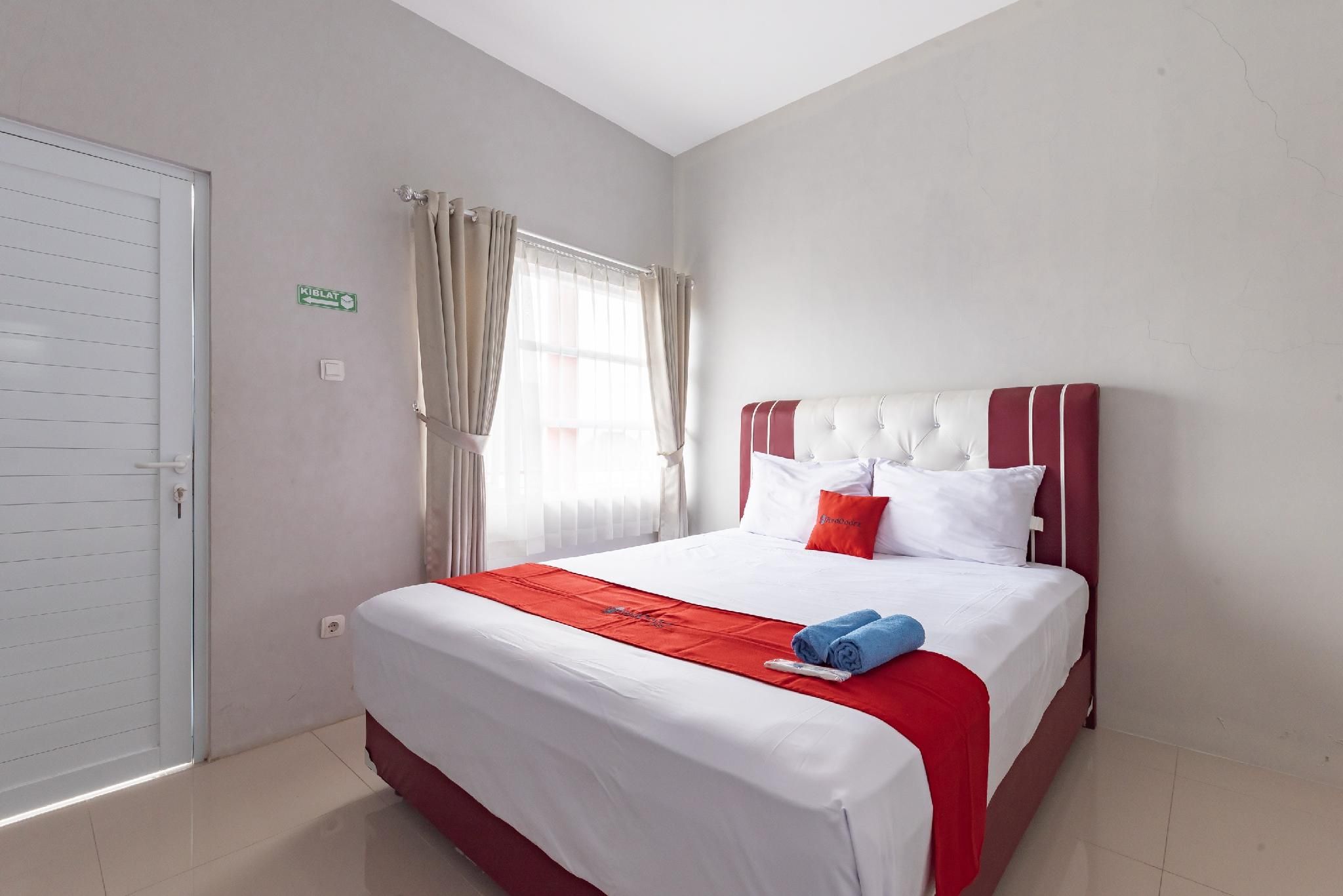 RedDoorz Room