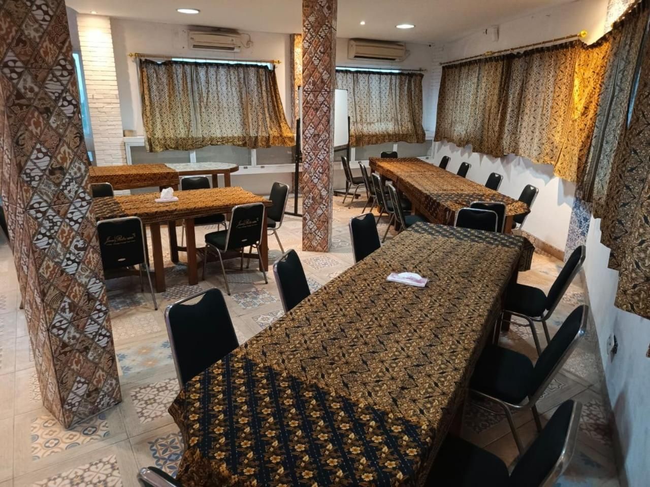 Java Retro Suites