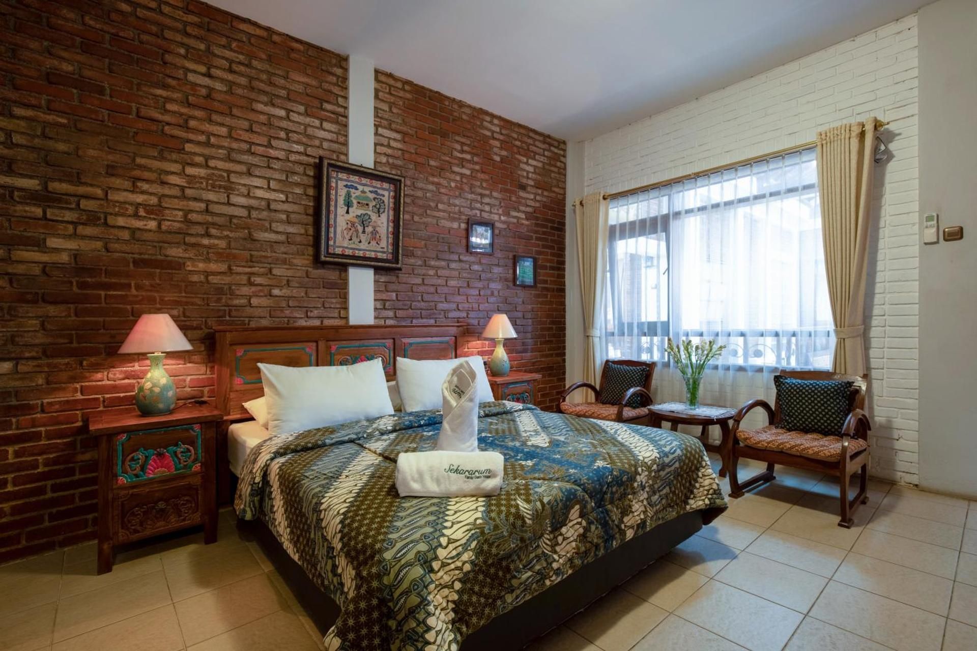 Sekararum Butik Syariah Guesthouse Deluxe Room 2