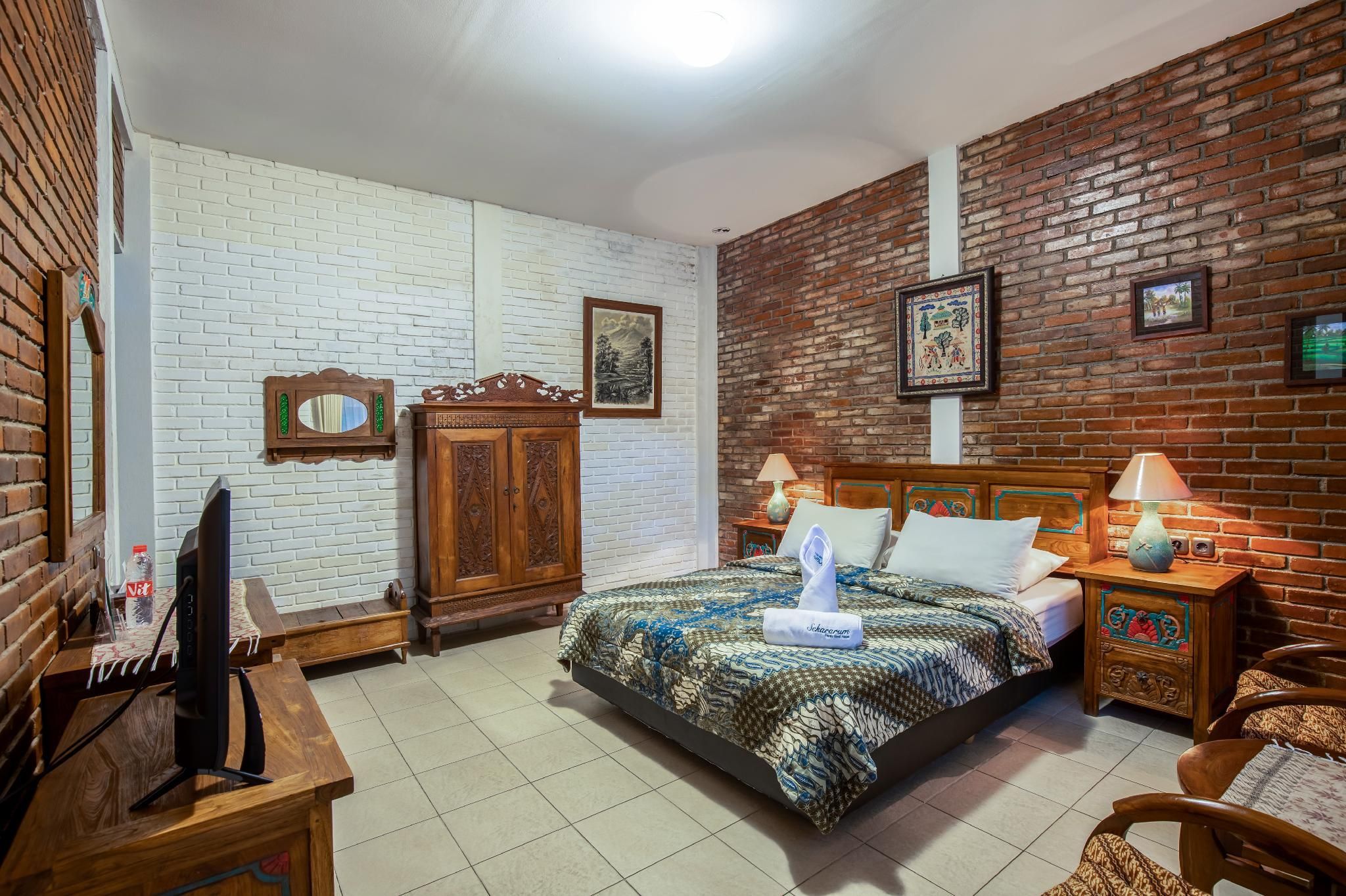 Sekararum Butik Syariah Guesthouse Deluxe Room