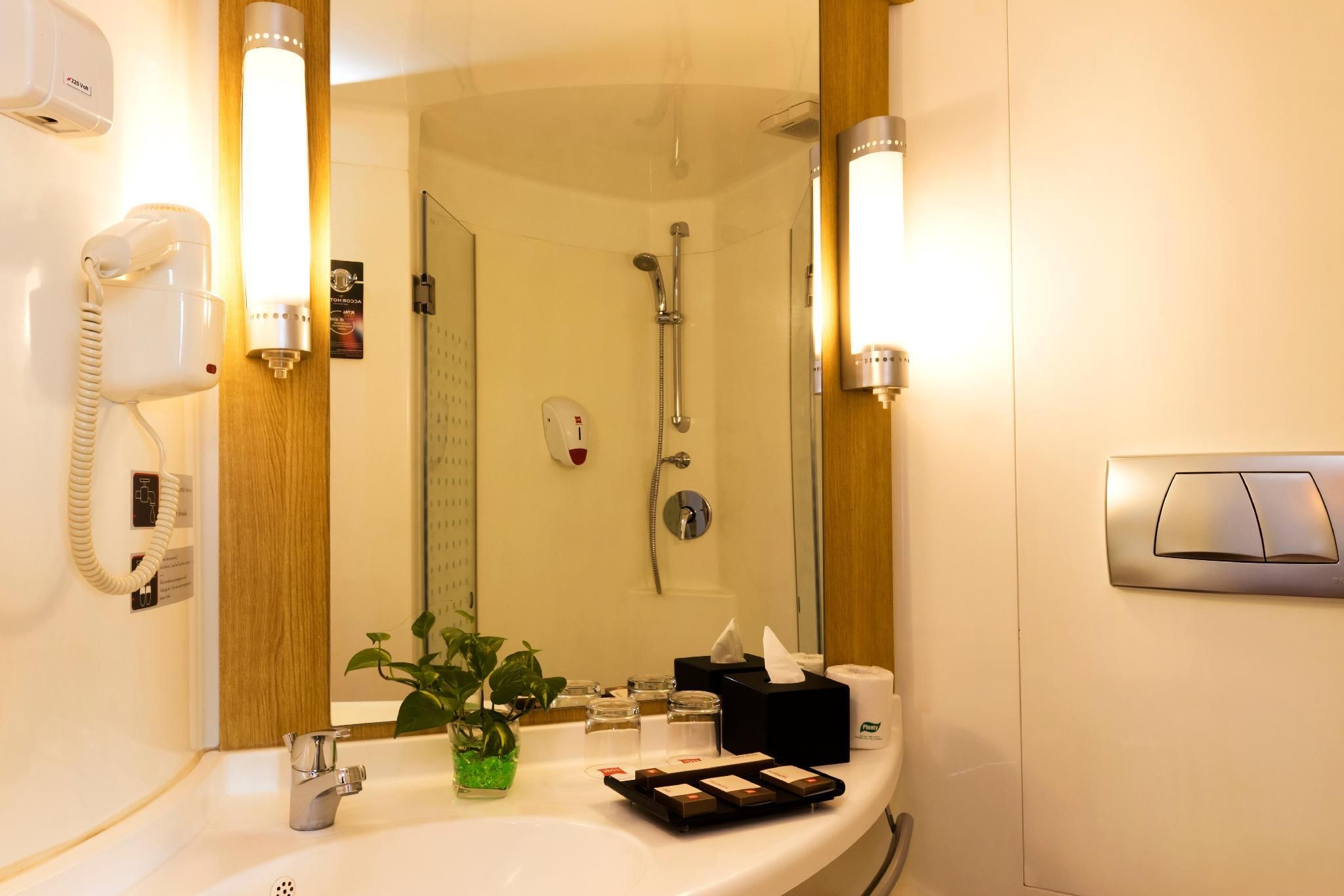 Standard 2 Single beds