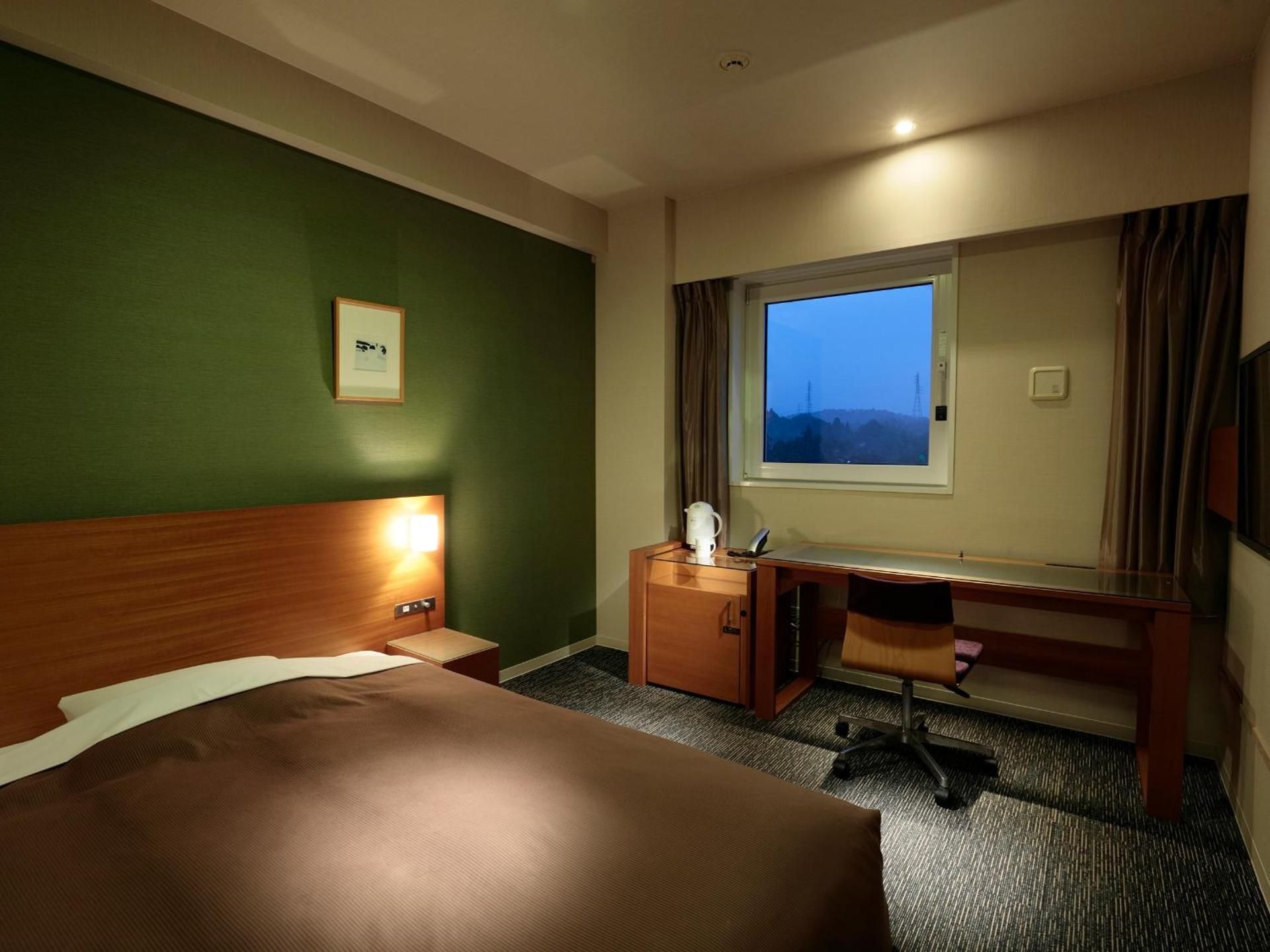 Moderate Double Room with Desk - Non-Smoking