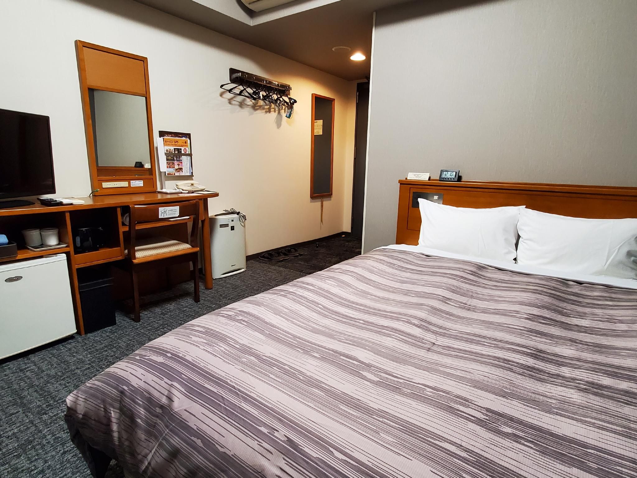 Semi Double Room - Non-Smoking