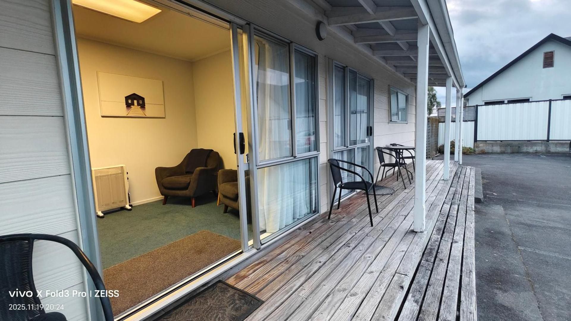 Chanel Court Motel Studio 70