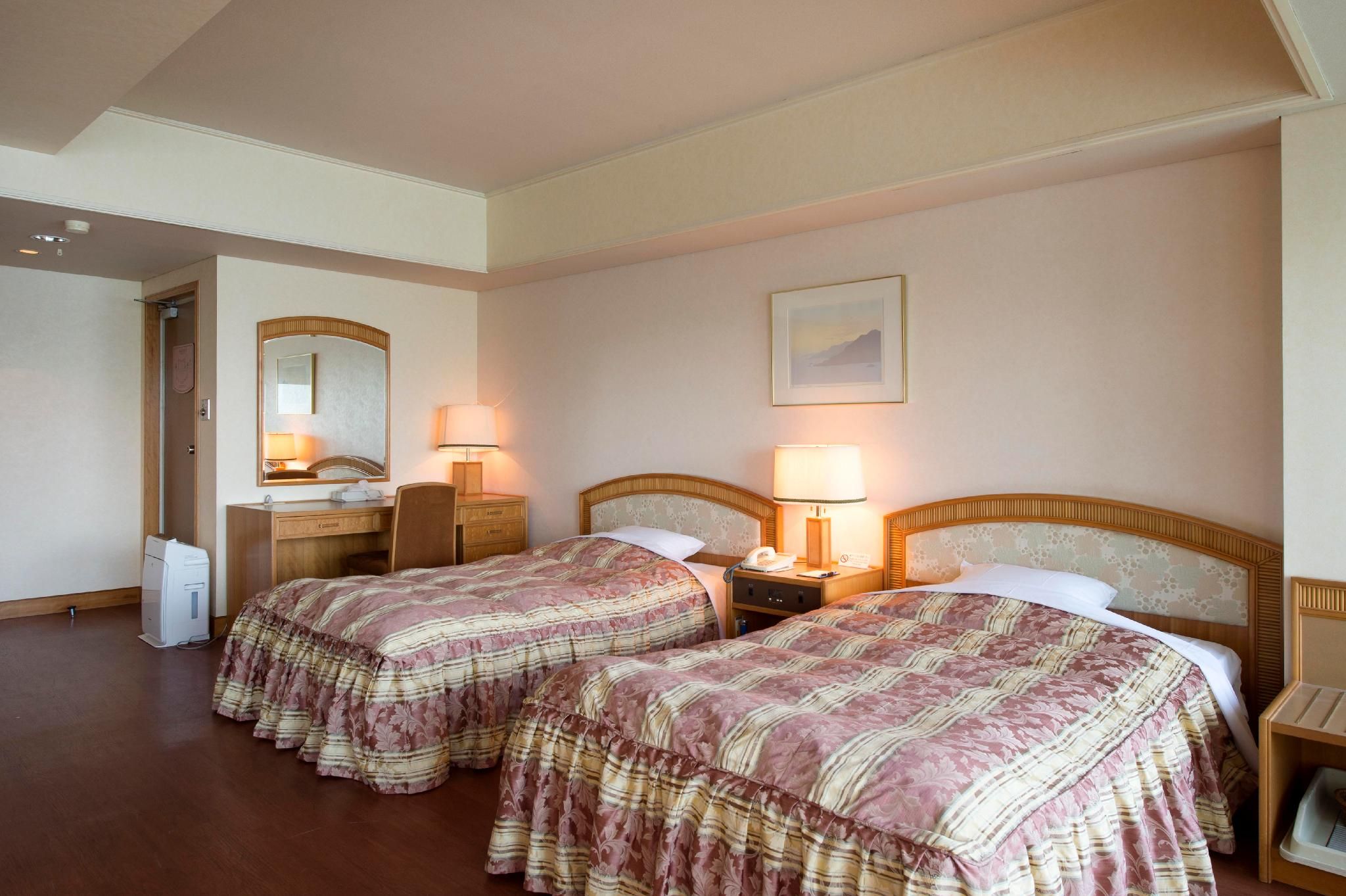 Ocean View Top Floor Deluxe Twin Room