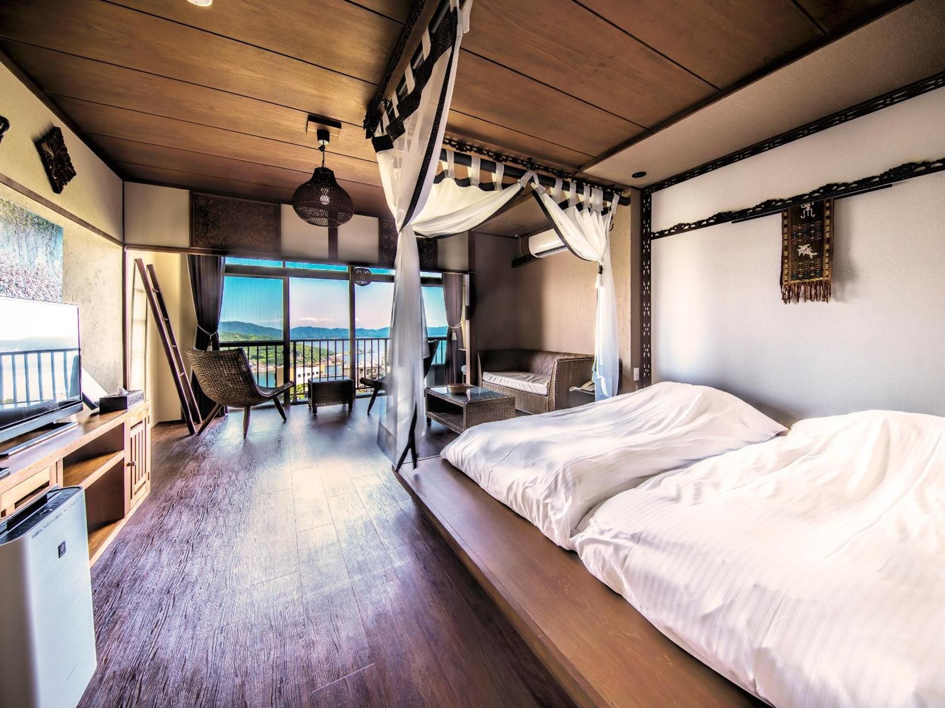 Twin Room with Low Bed
