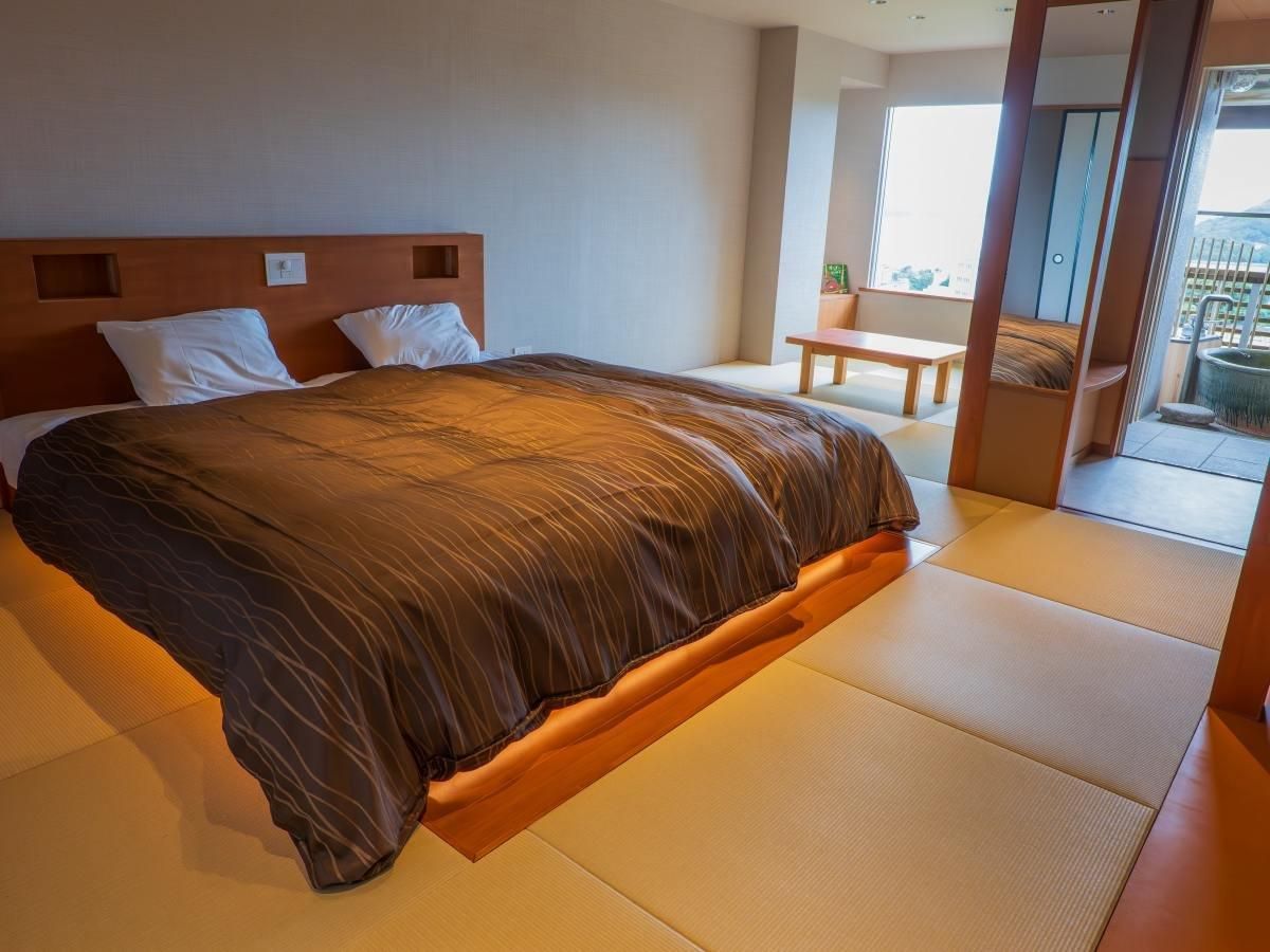 Japanese-Western Style Room with Open-Air Bath