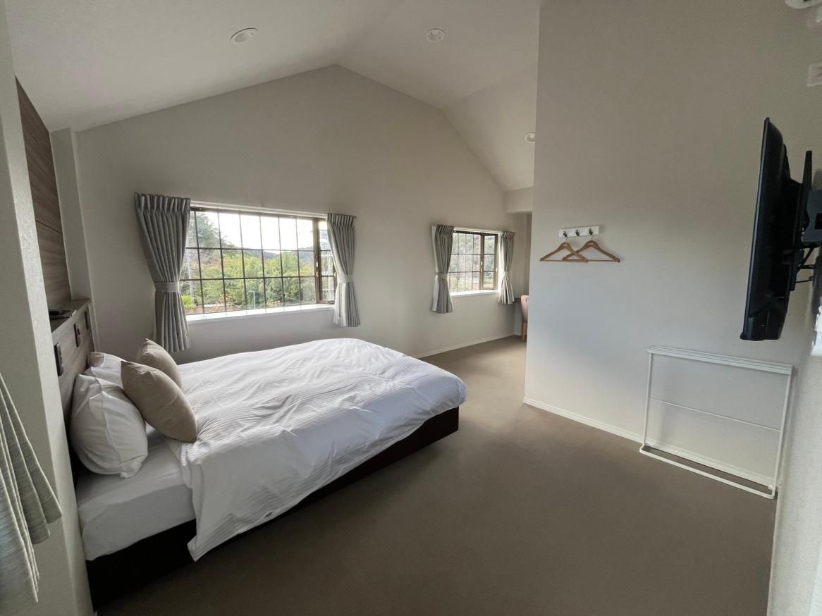 Queen Bed Room