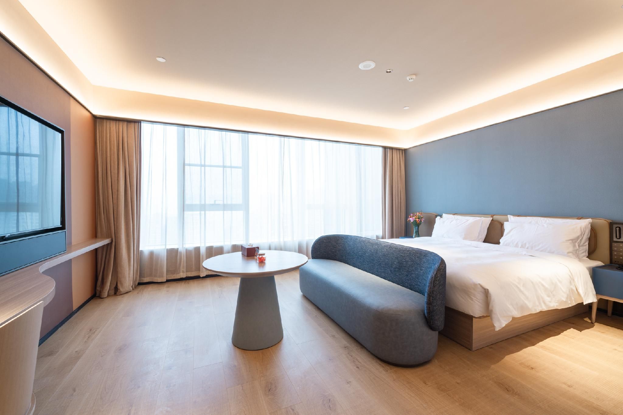 Huazhu - Deluxe Bed Room With View
