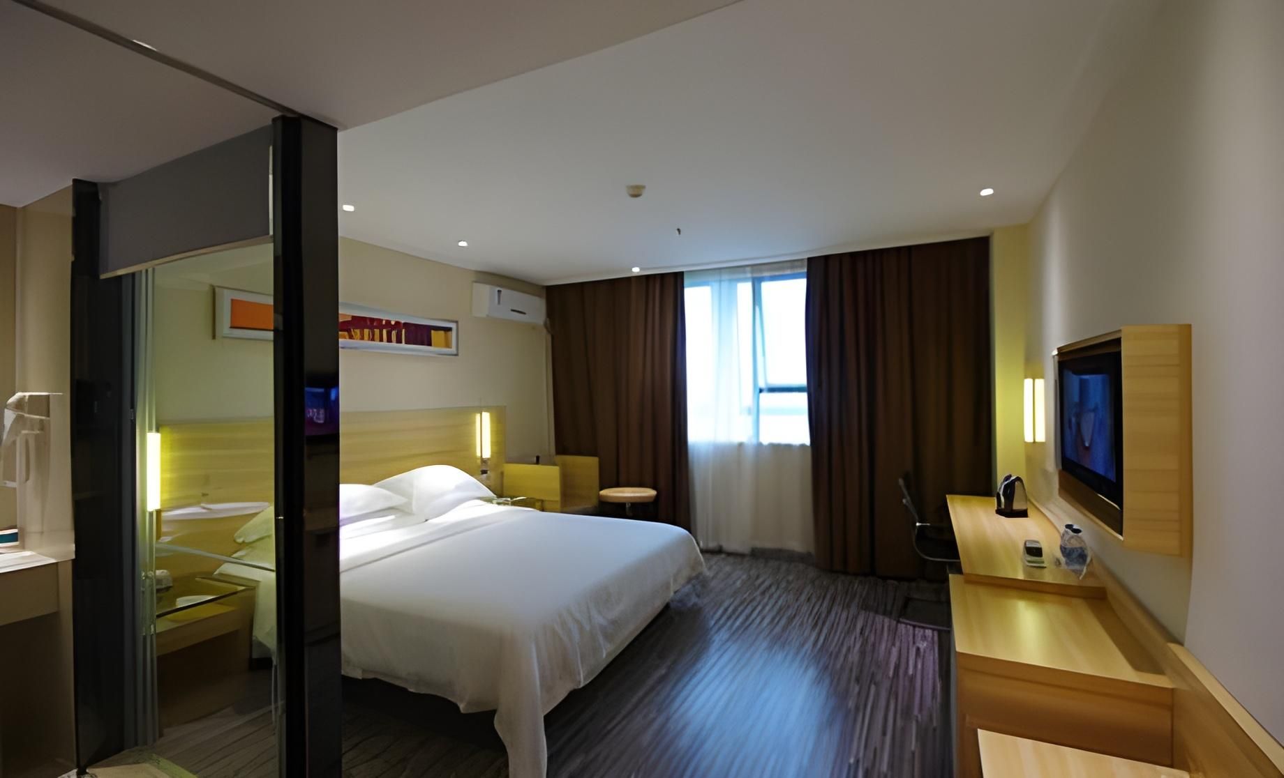 Business Queen Room