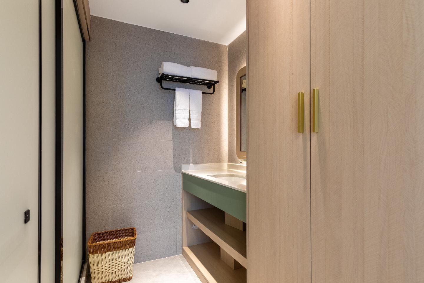 Dossen - Executive Suite