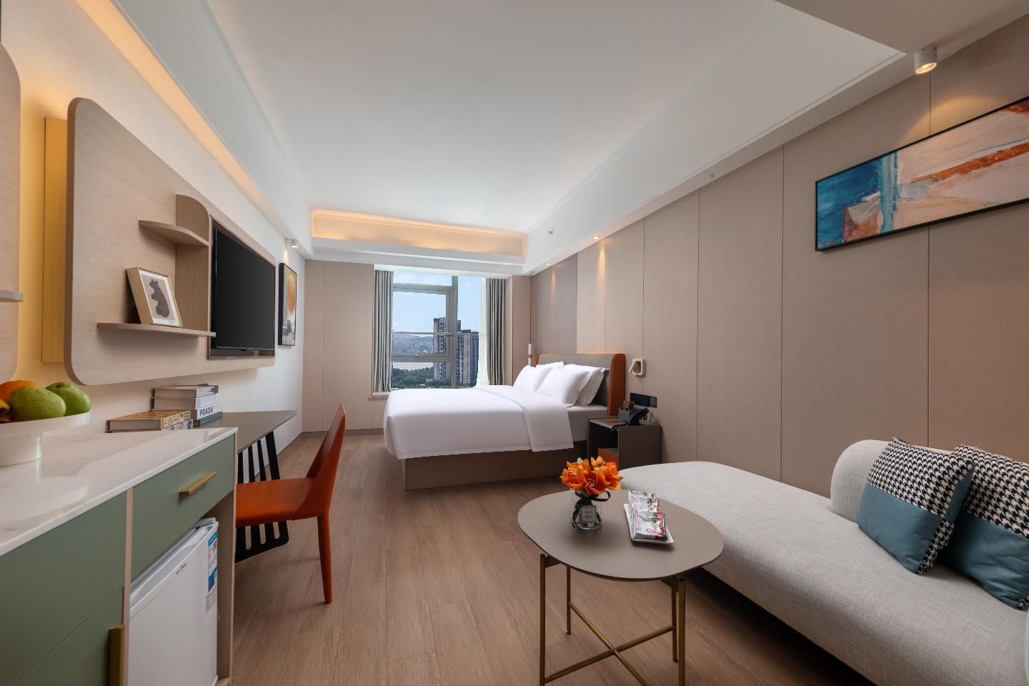 Light Luxury Queen with River View