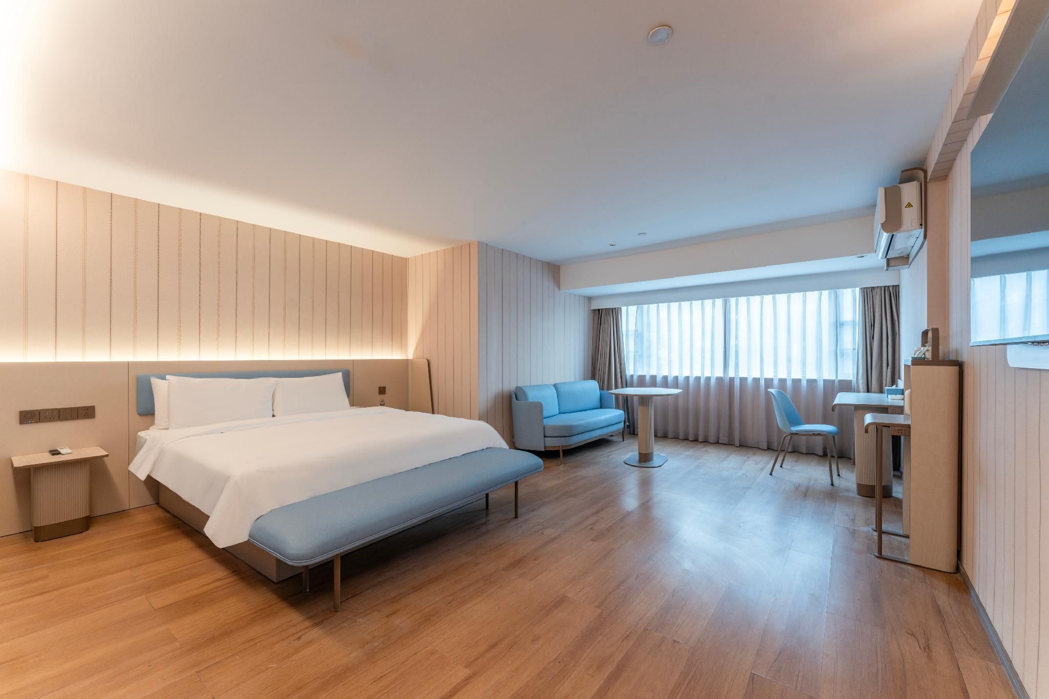 Huazhu - Deluxe Bed Room