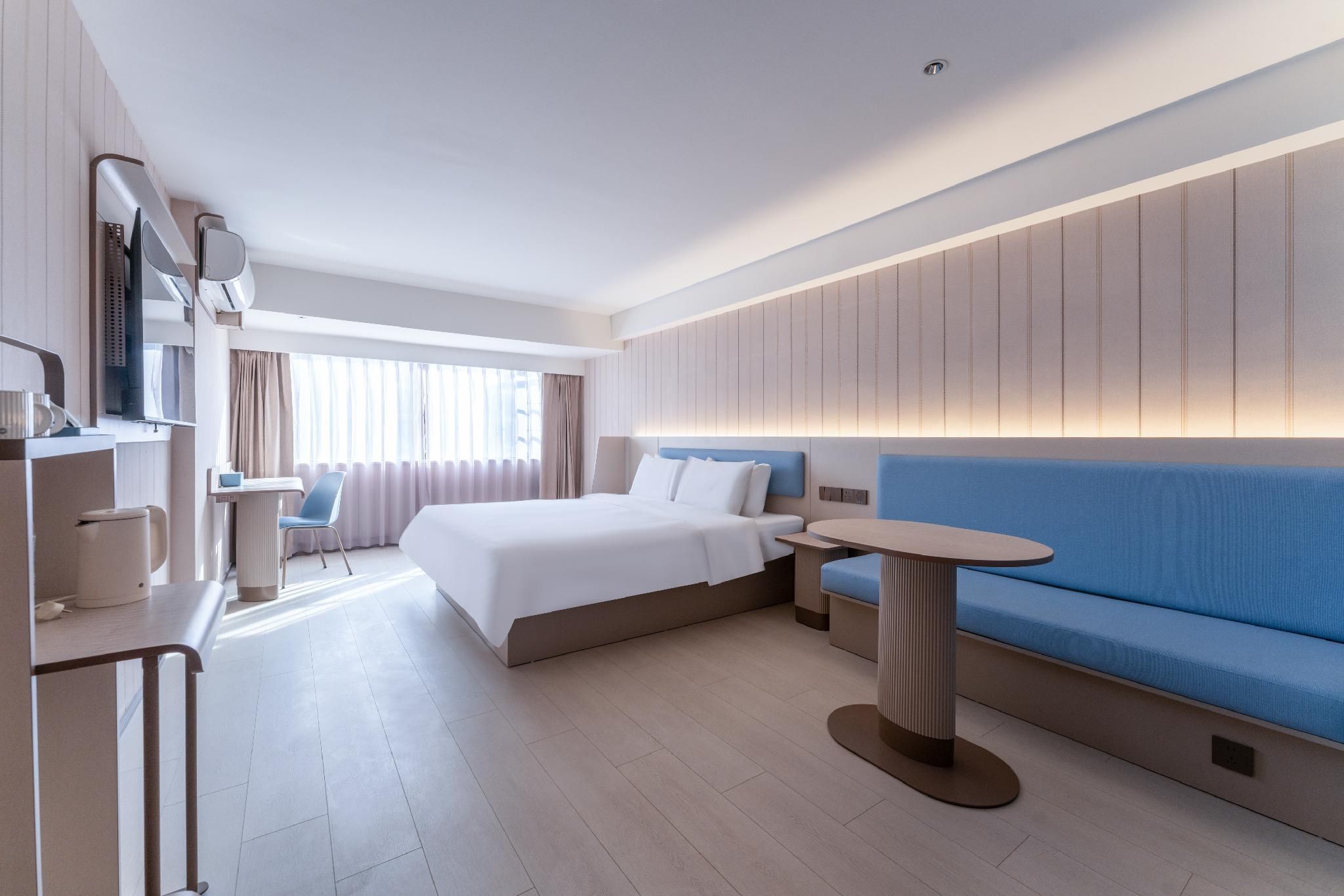 Business Queen Bed Room