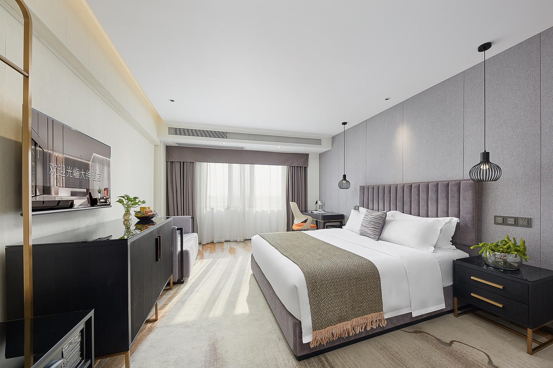 Deluxe Queen Room