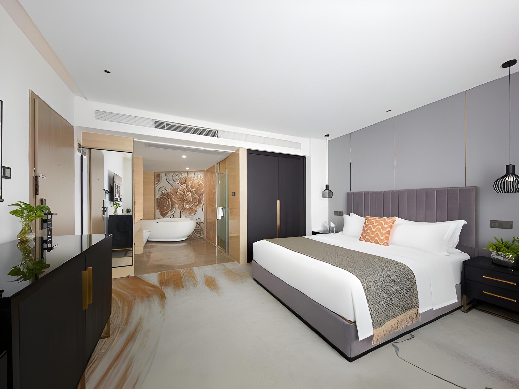 Deluxe Queen Room