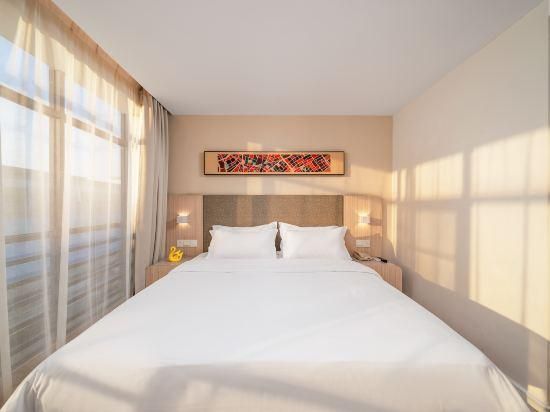 Huazhu - Room With Bed