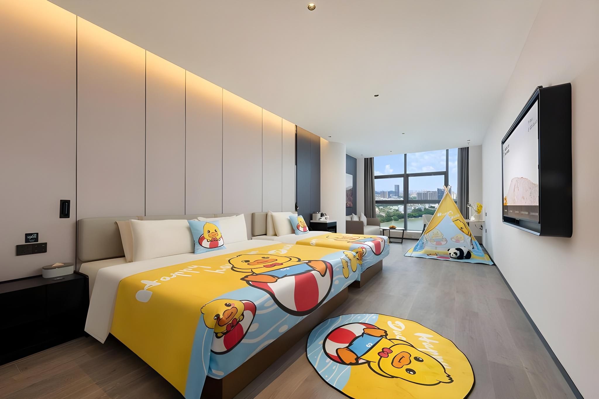 Jimu Family Room with River View