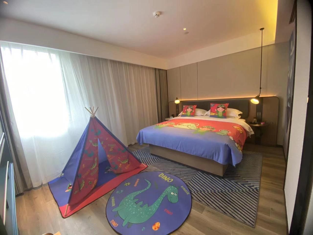 Intelligent Family Room