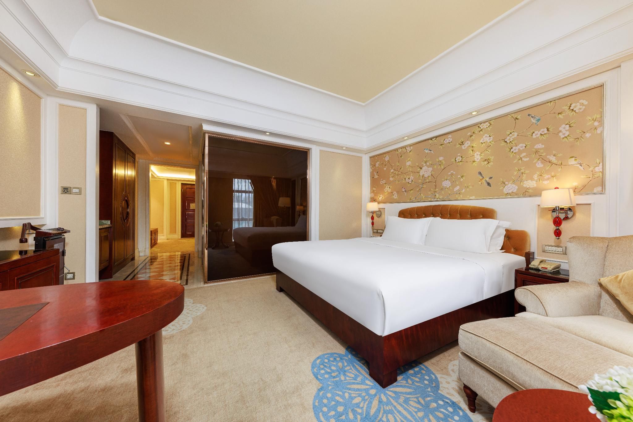 Wyndham Foshan Shunde Club King Suite Non Smoking 2