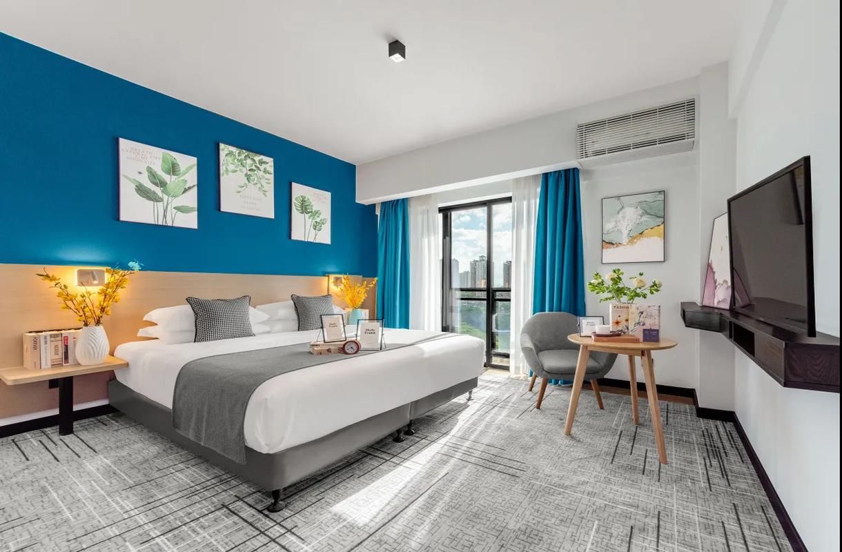 Business King Room