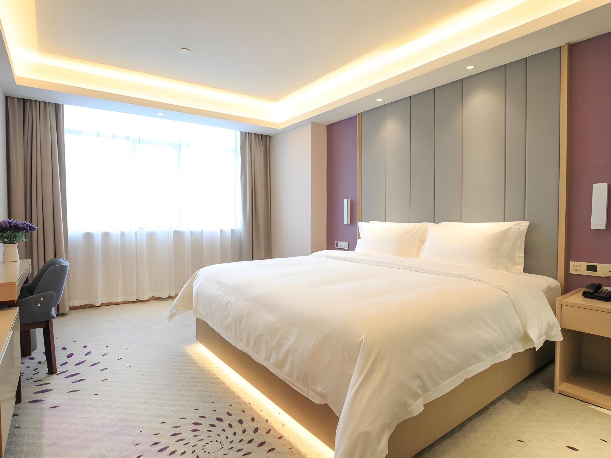Business Queen Room