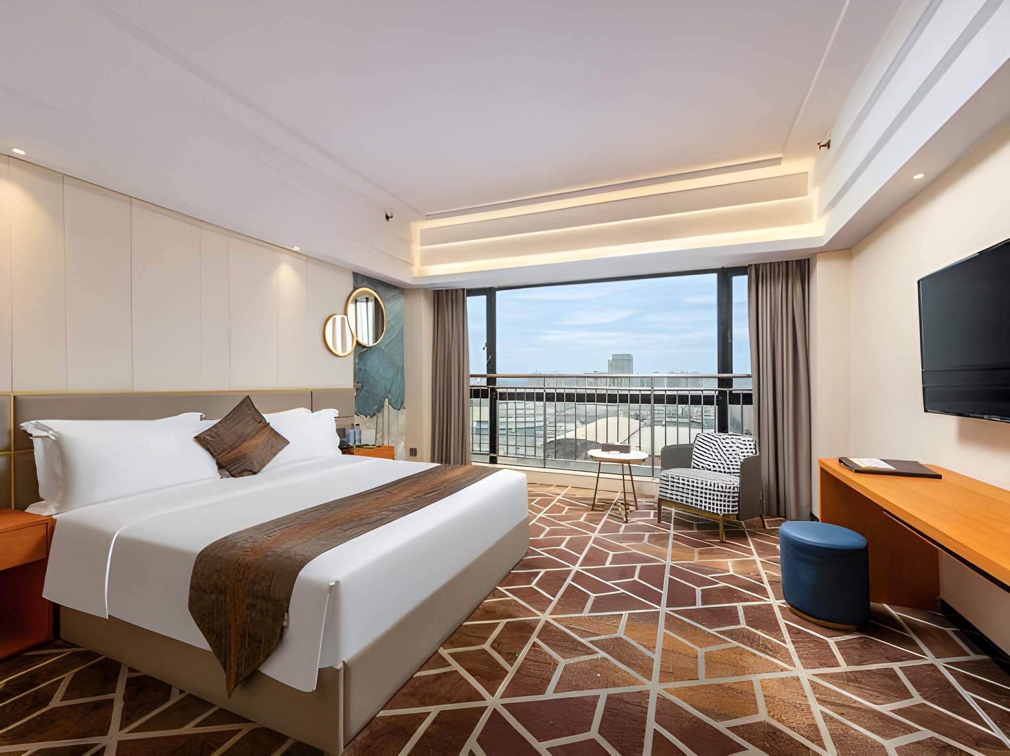 Deluxe Queen Room